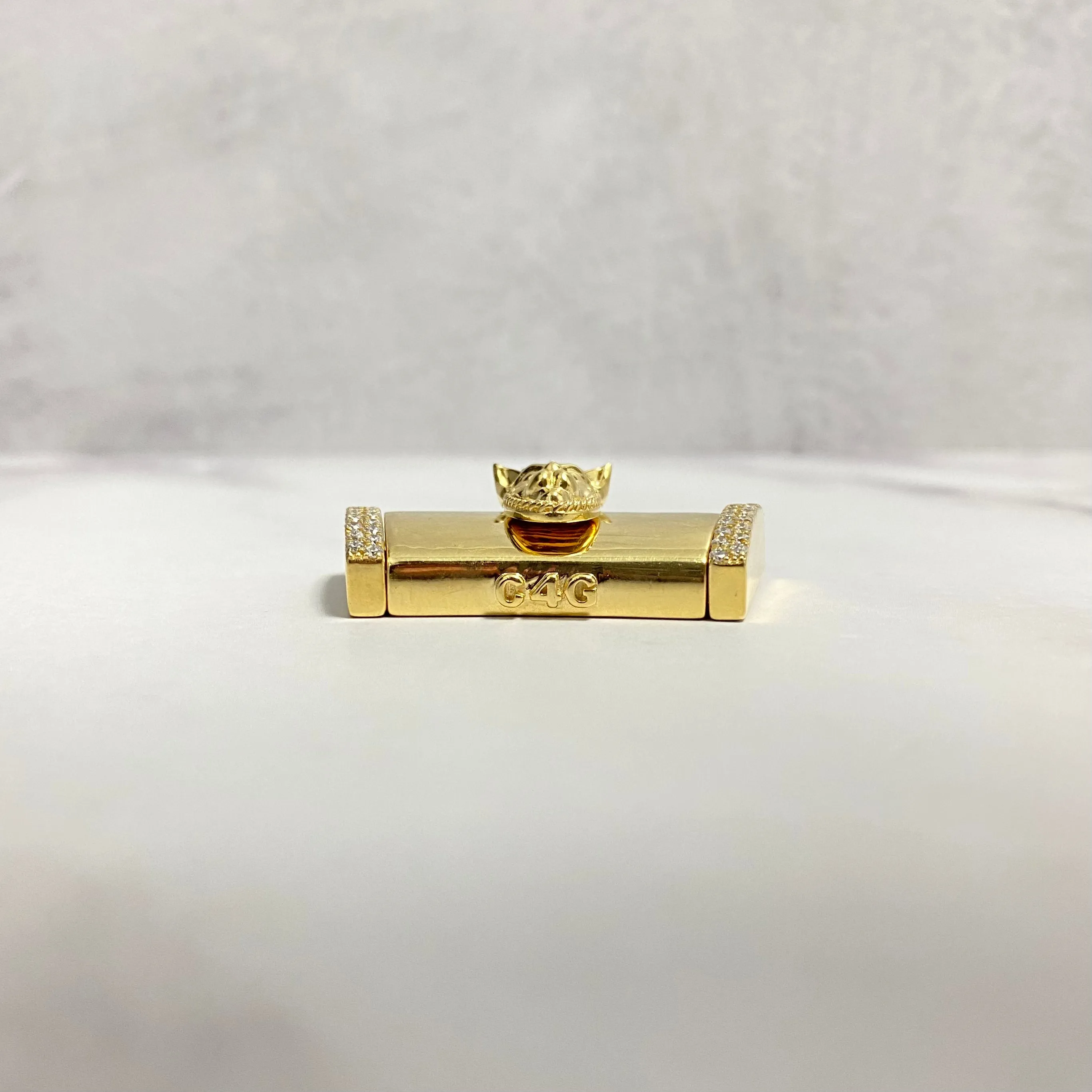 14K Yellow Gold Diamond On The Size Sleek Lock With Panther / 34.4gr / 19mm / 1.5in