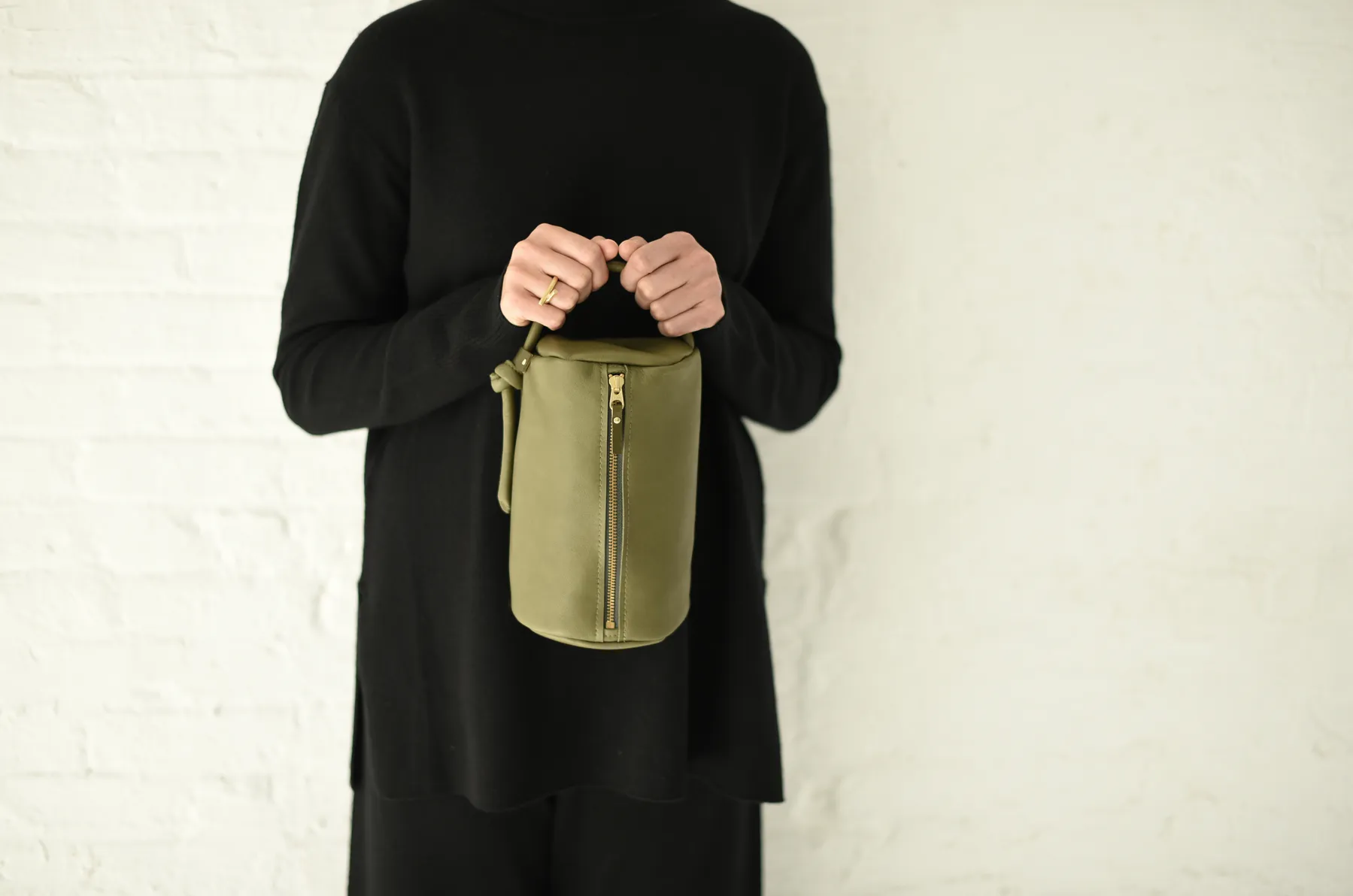 8.6.4 Design Olive Leather Pouch