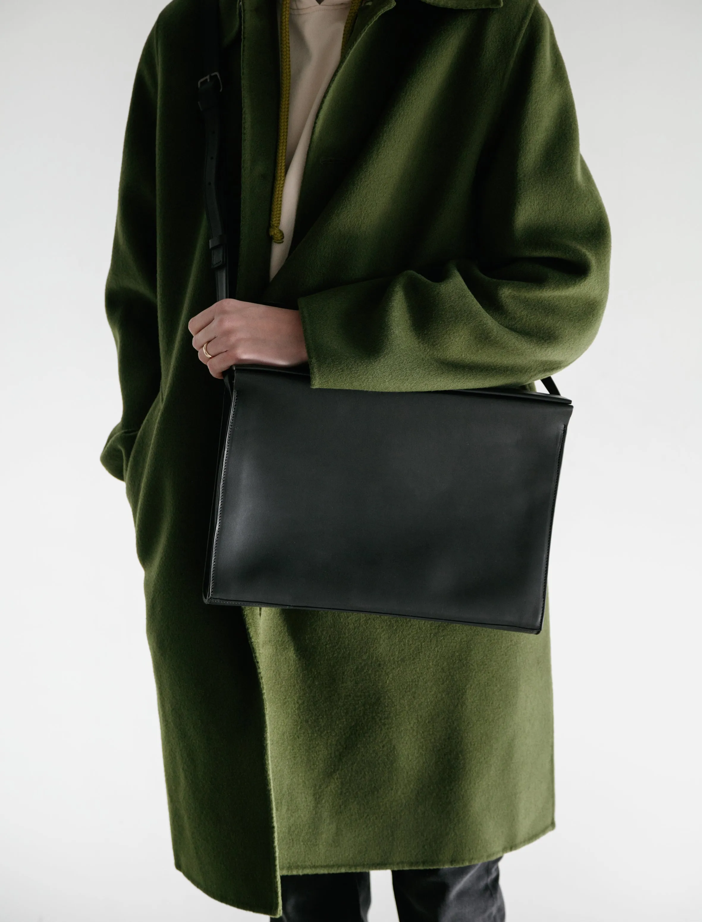 987 Hitchcock Messenger Bag Black Double Calf