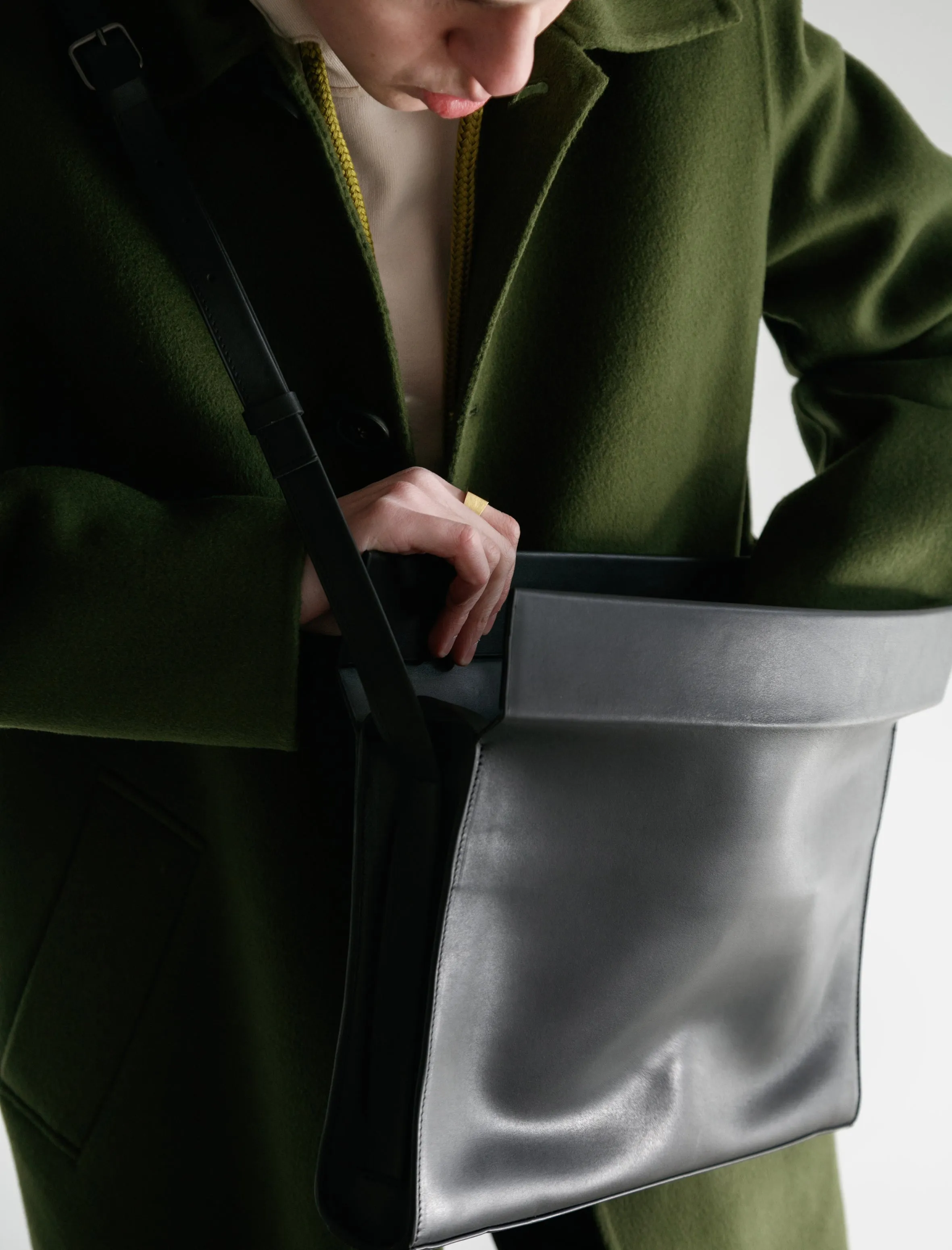987 Hitchcock Messenger Bag Black Double Calf