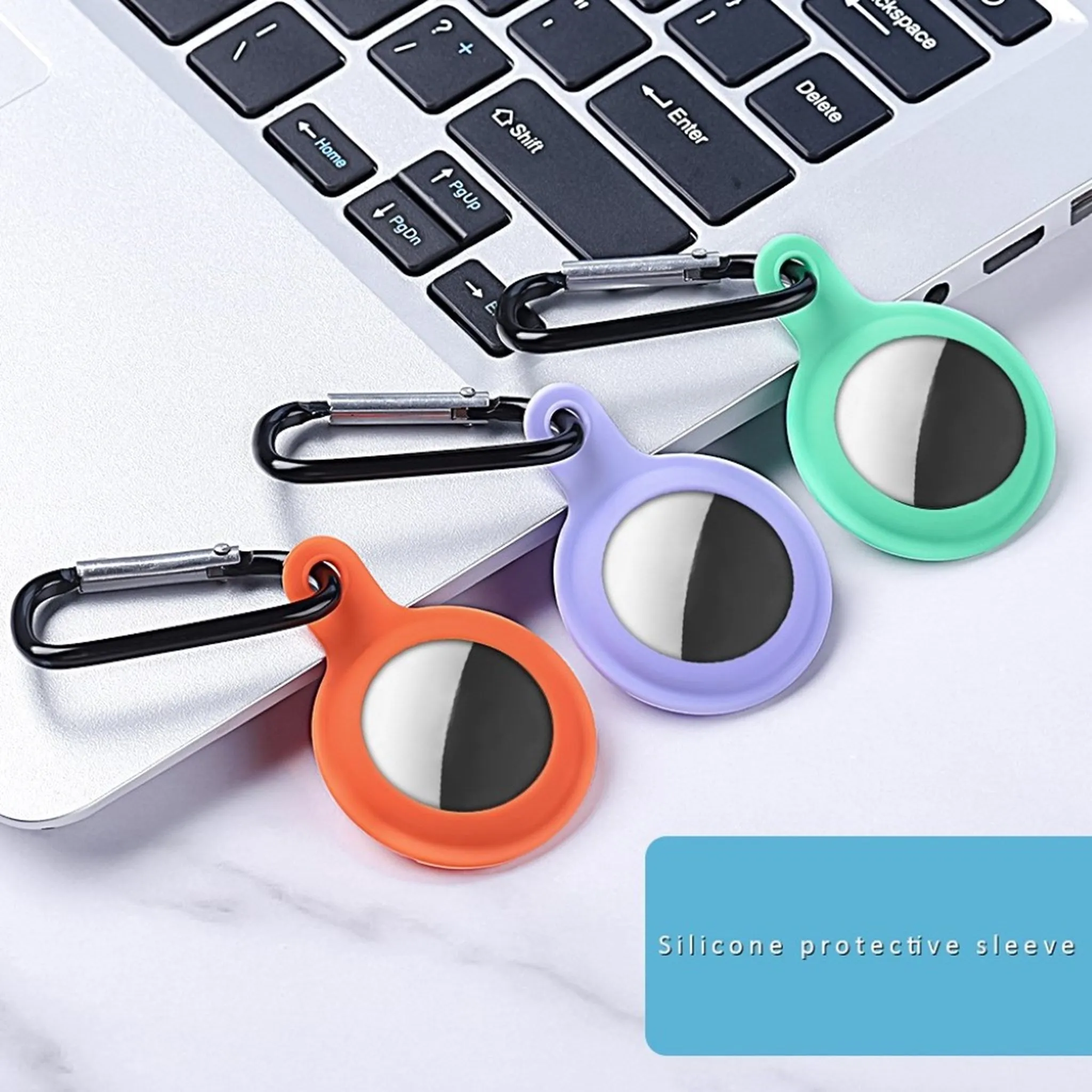 AirTags soft silicone cover with hook - Green