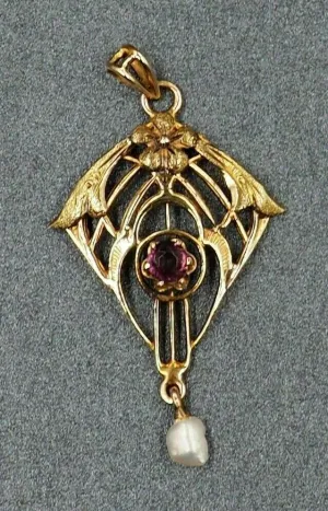 Amethyst & Keshi Pearl 14ct Yellow Gold Pendant