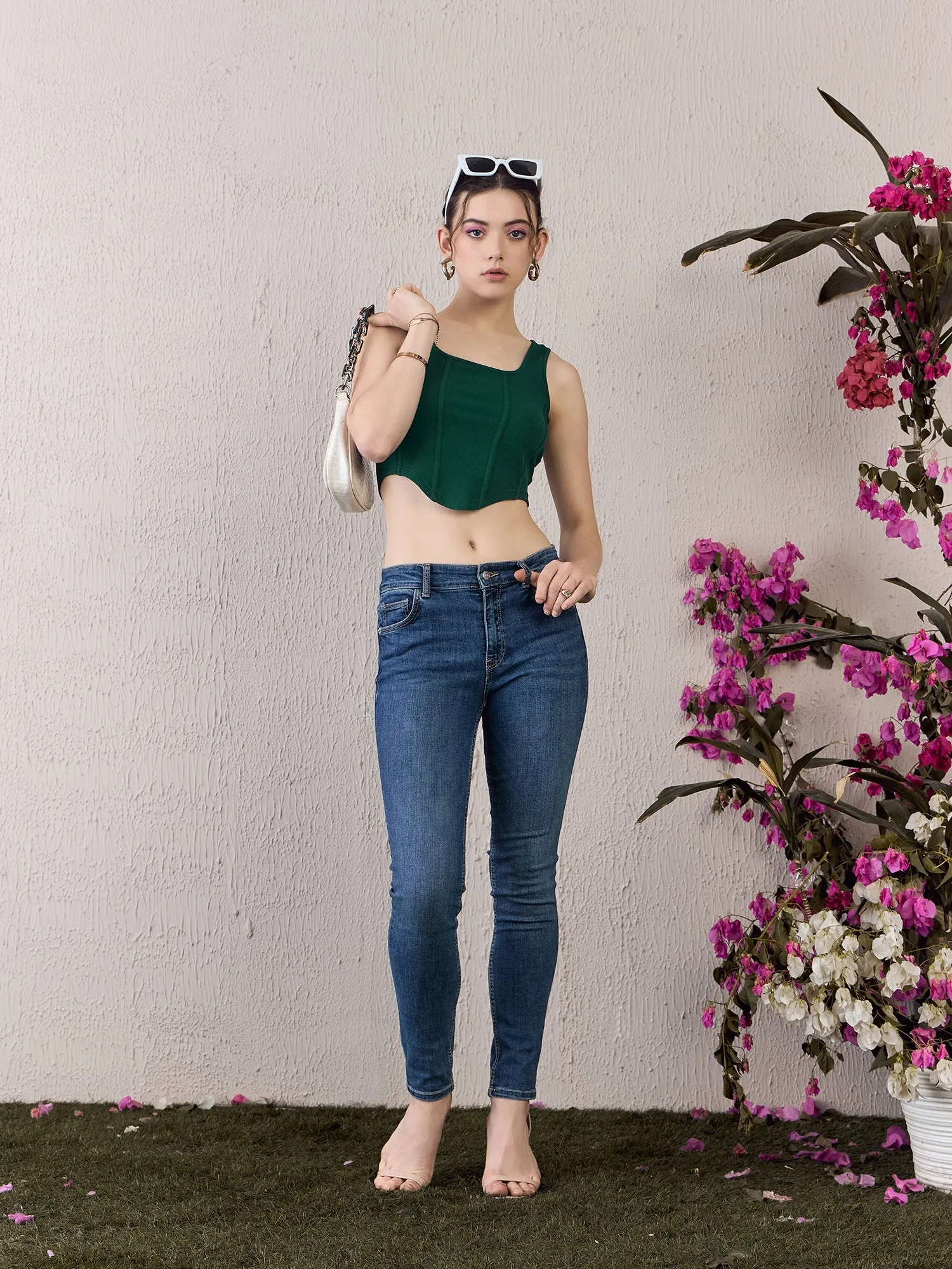 Berrylush Women Solid Green Square Neck Sleeveless Hanky Hem Cropped Tank Top