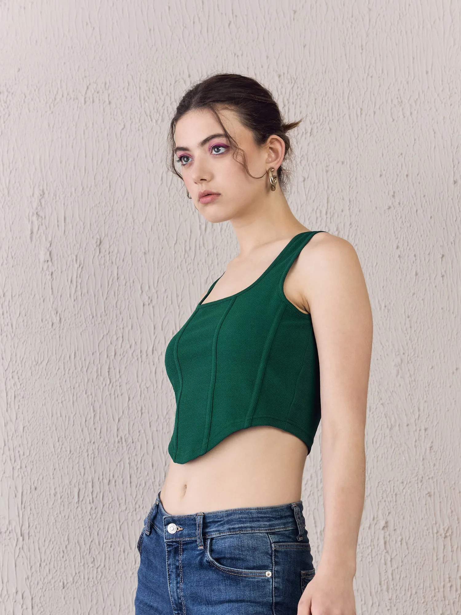 Berrylush Women Solid Green Square Neck Sleeveless Hanky Hem Cropped Tank Top