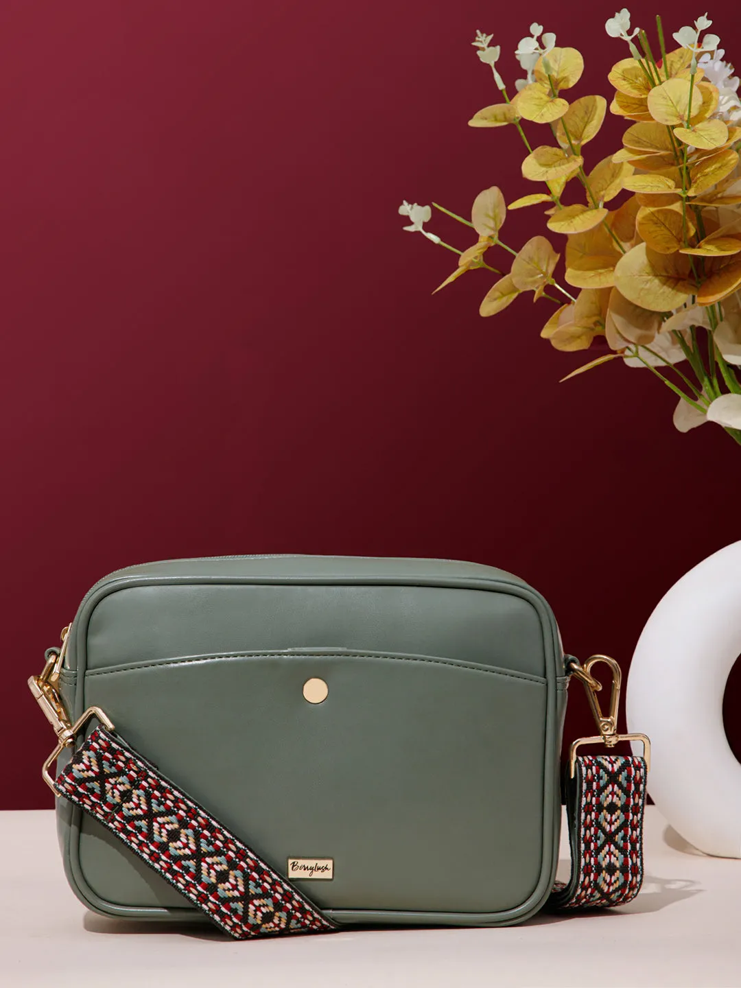 Berrylush Women Solid Green Synthetic Leather Geometric Detachable Strap Zipper-Up Embellished Sling Bag