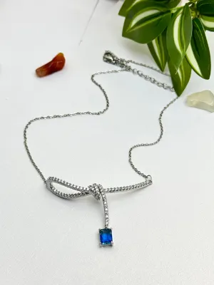 Chic Knot Necklace