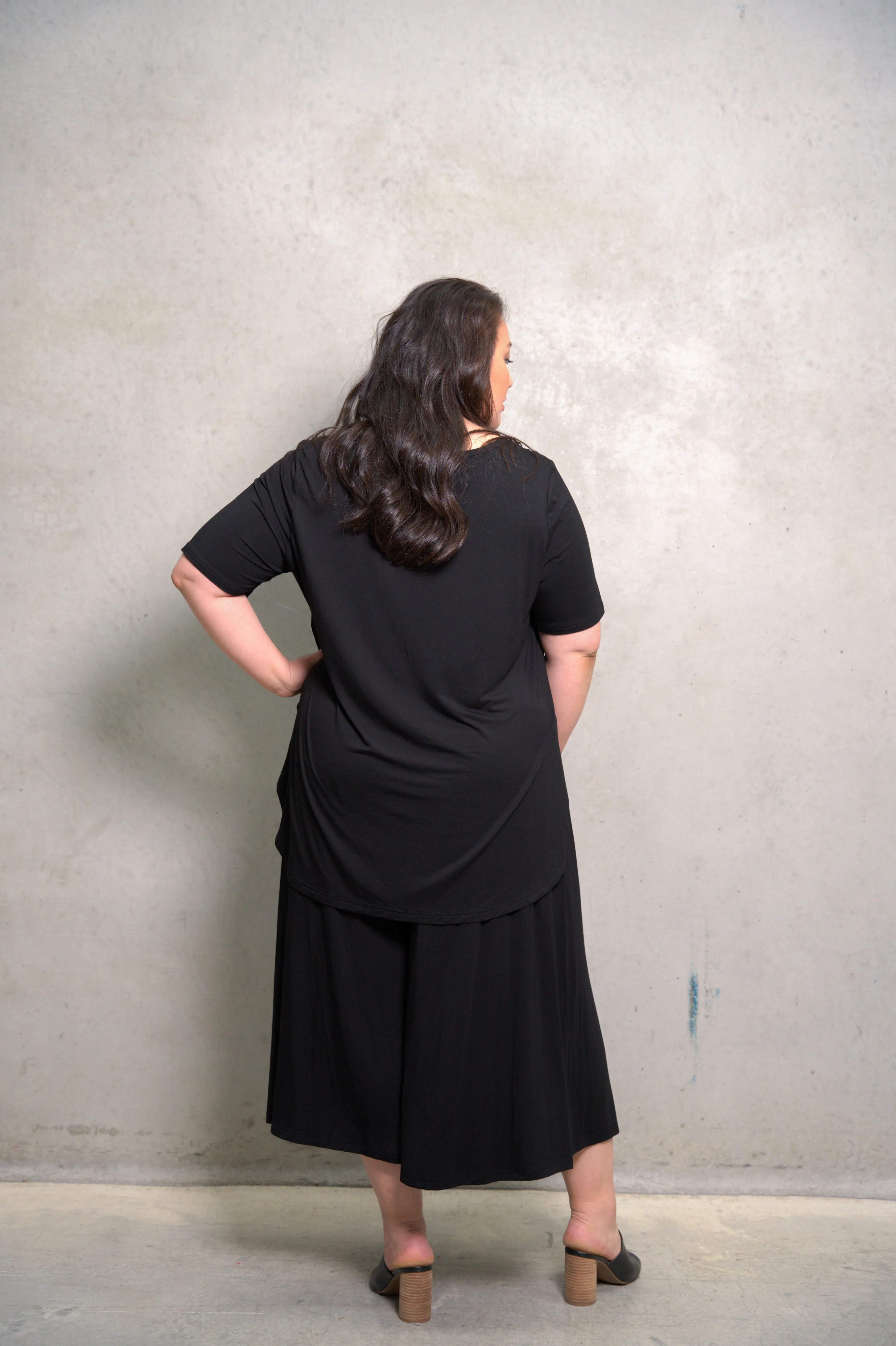 'CRYSTAL' Bamboo S/S Top - Black