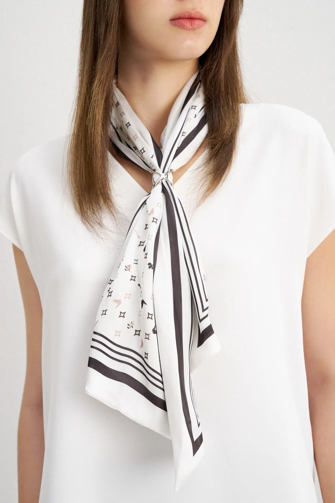 Diamond Shape V-neck Blouse with Printed Scarf