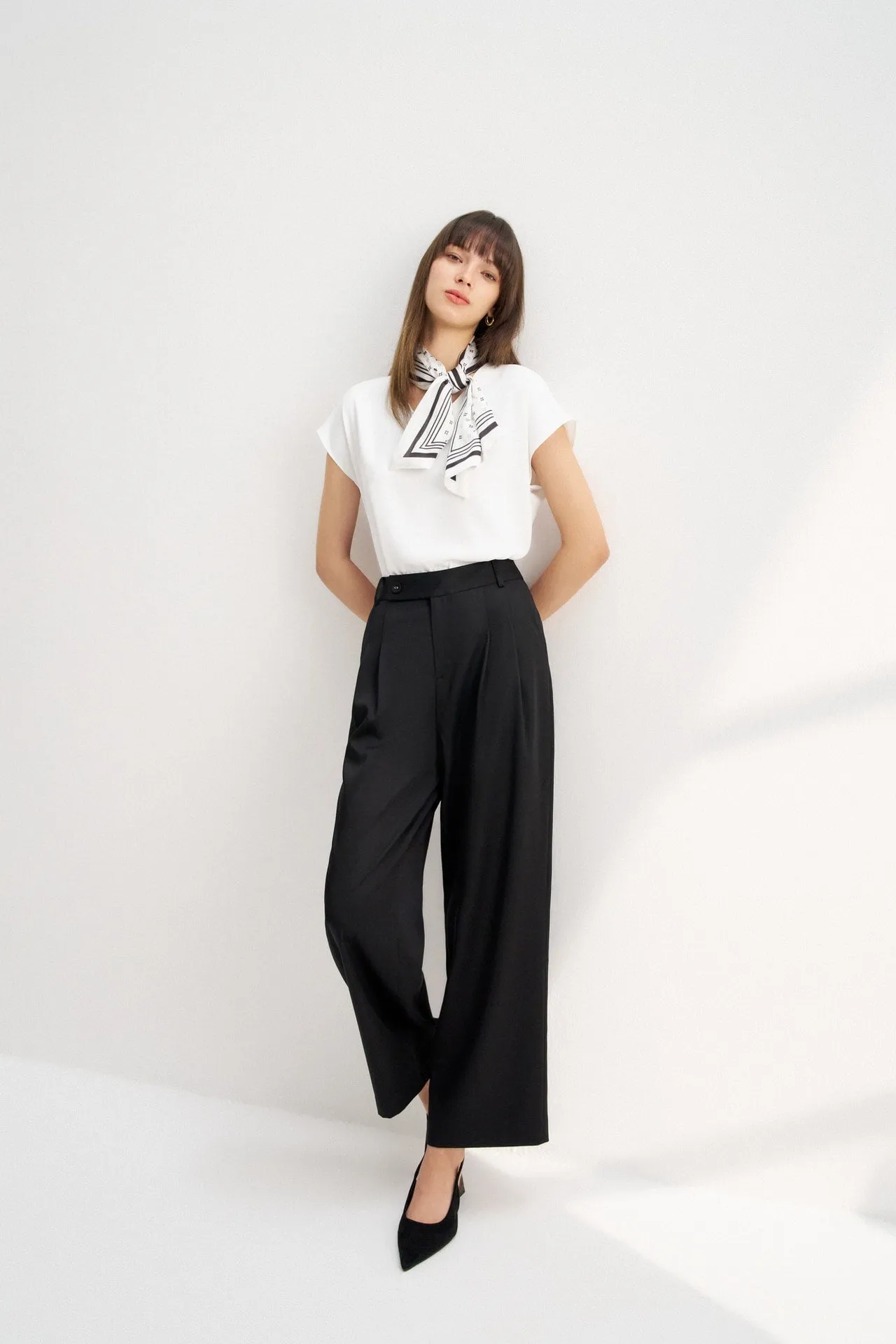 Diamond Shape V-neck Blouse with Printed Scarf