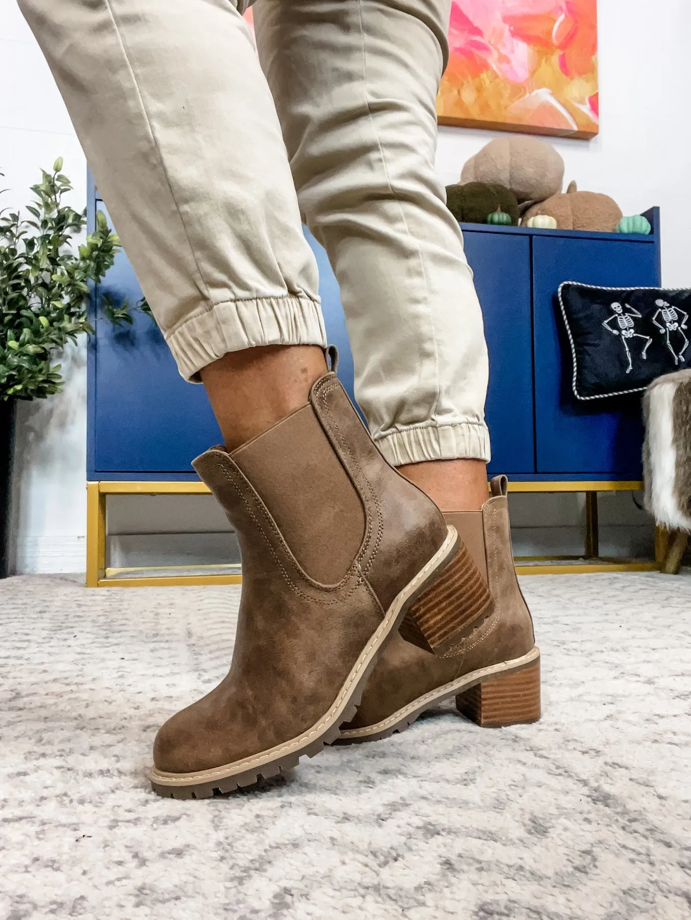 Doohickey Corky's Boots in Taupe (7-11)