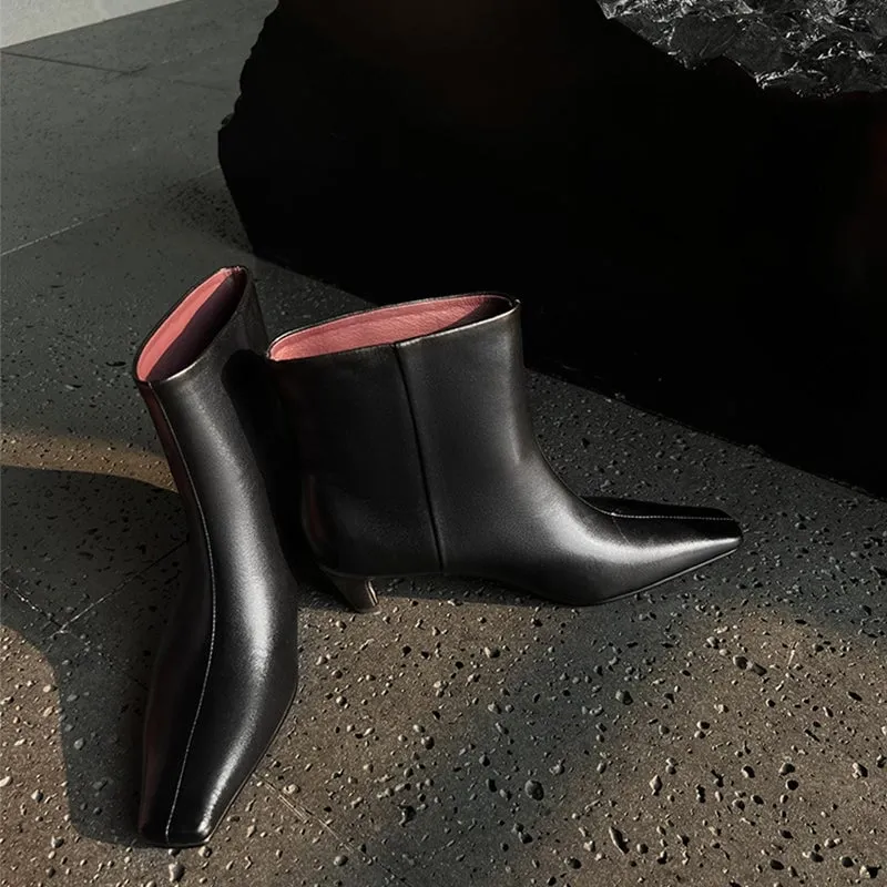 Elegant Point Toe Kitten Heel Ankle Boots Sheepskin Slimming Boots in Black/Red