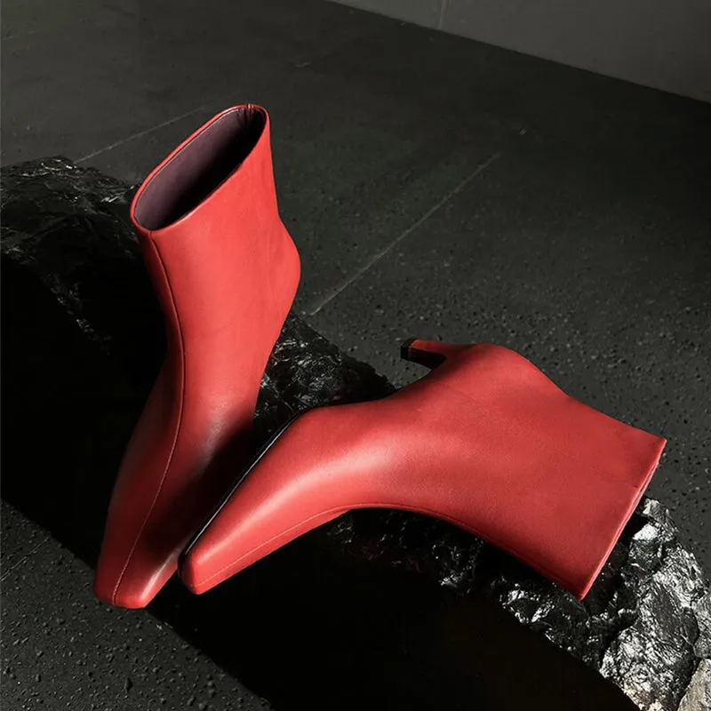 Elegant Point Toe Kitten Heel Ankle Boots Sheepskin Slimming Boots in Black/Red