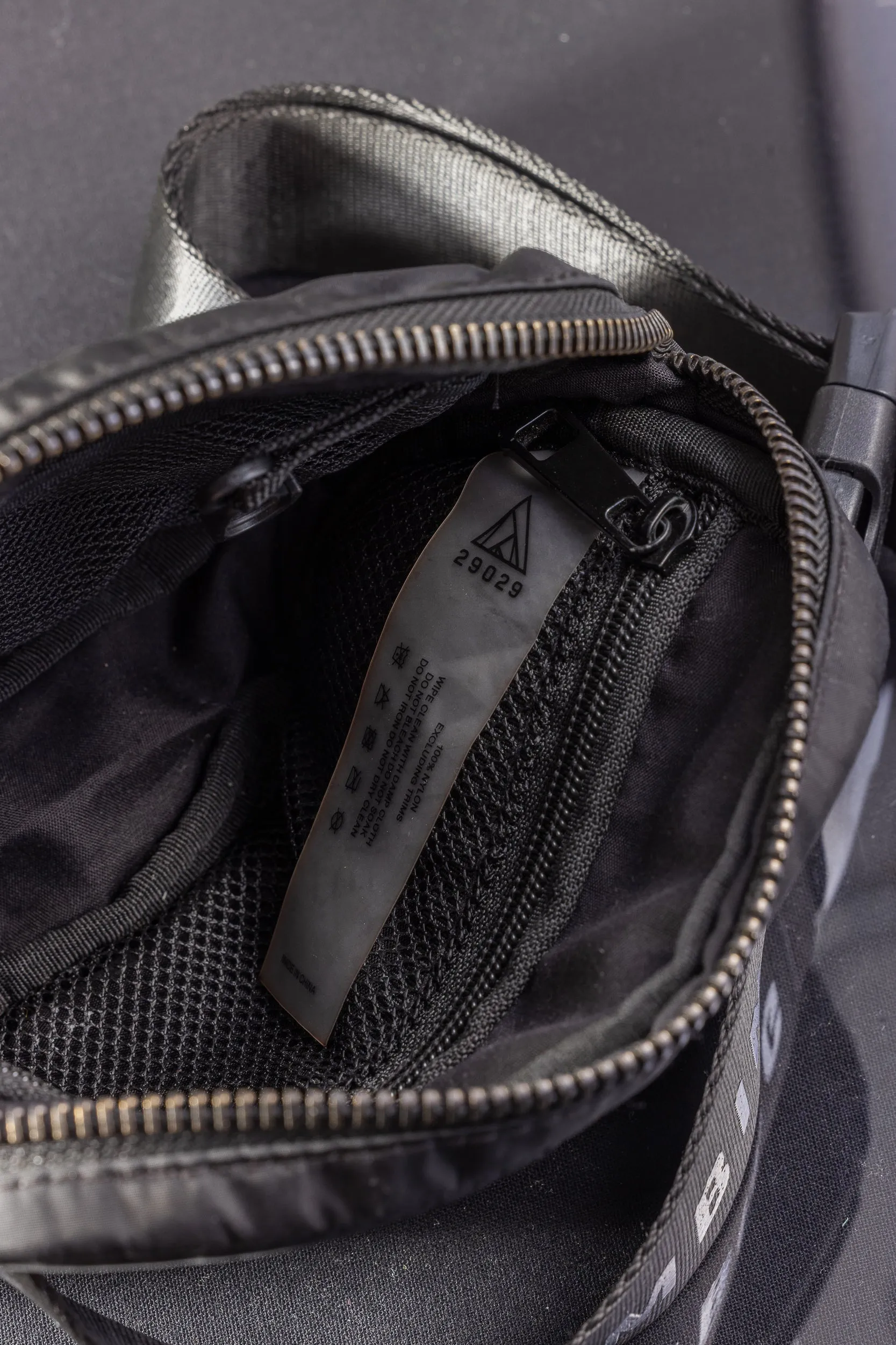 Everest Crossbody Belt Bag
