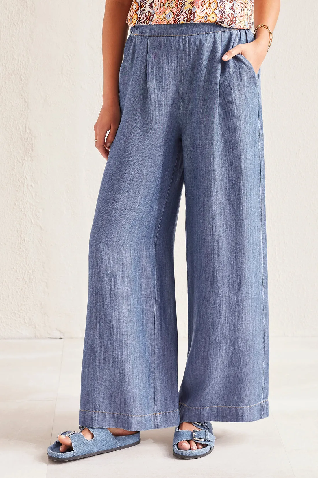 Flowy Pull on Wide Leg Pant with Pockets