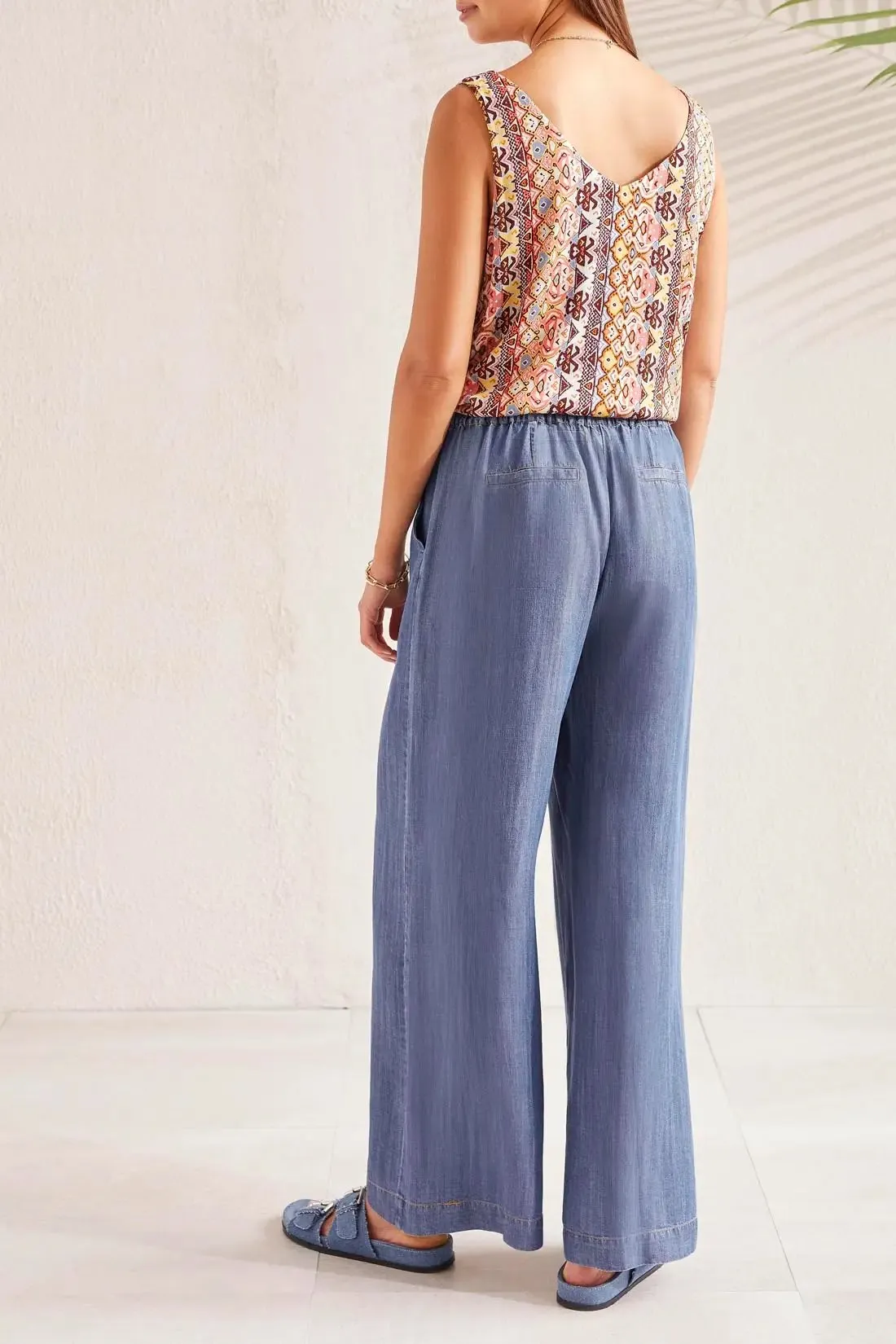 Flowy Pull on Wide Leg Pant with Pockets