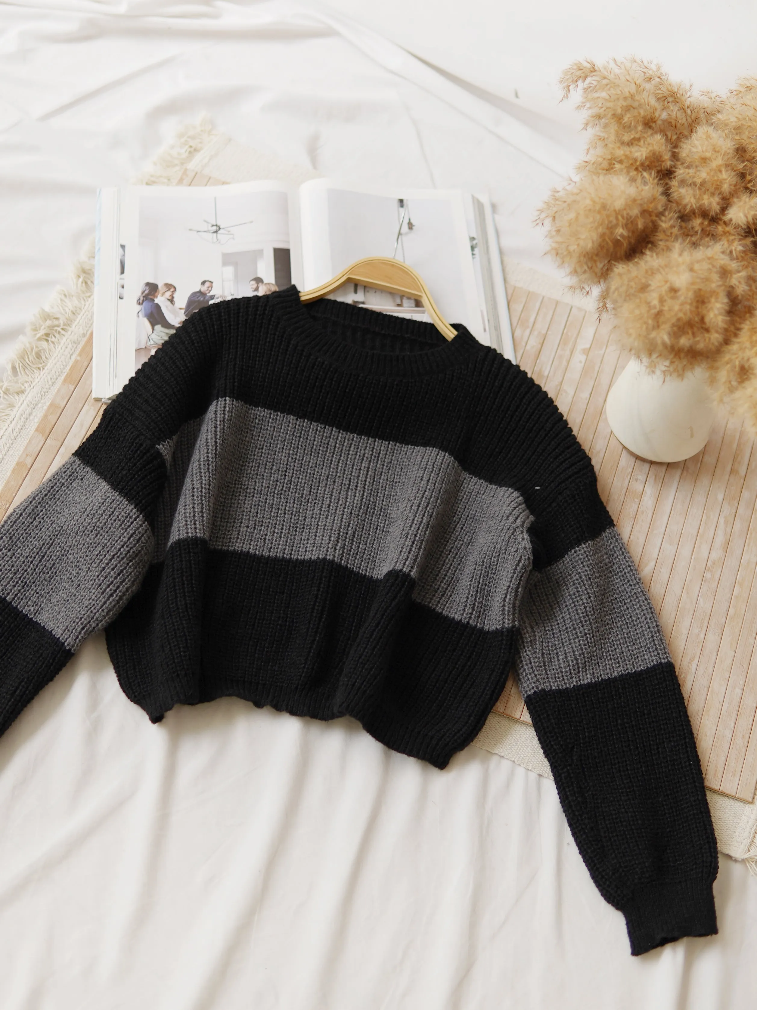 GREY BLACK CONTRAST SWEATER