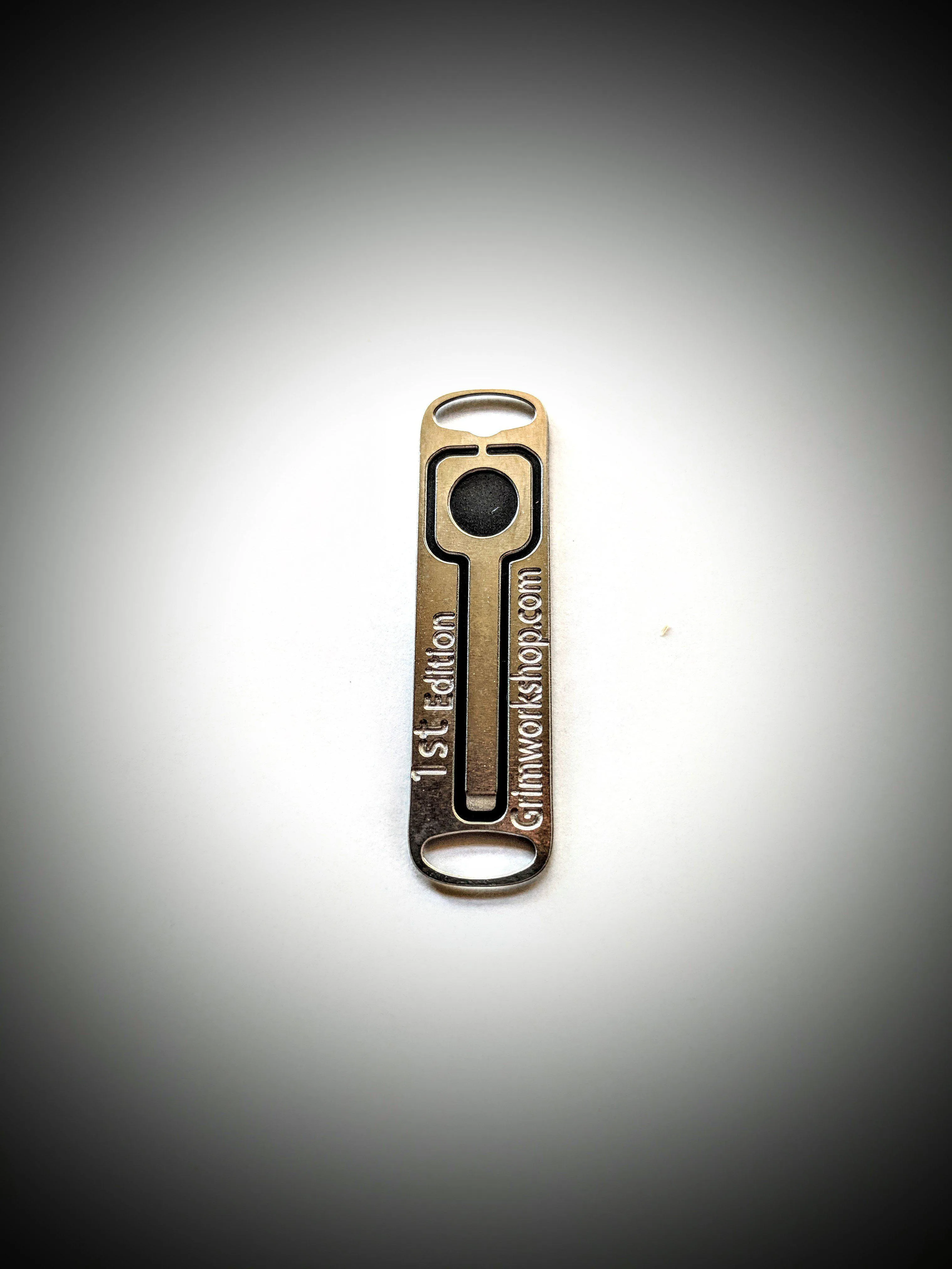 Handcuff Shim Micro Tool: Shim Handcuffs with this Tiny Tool