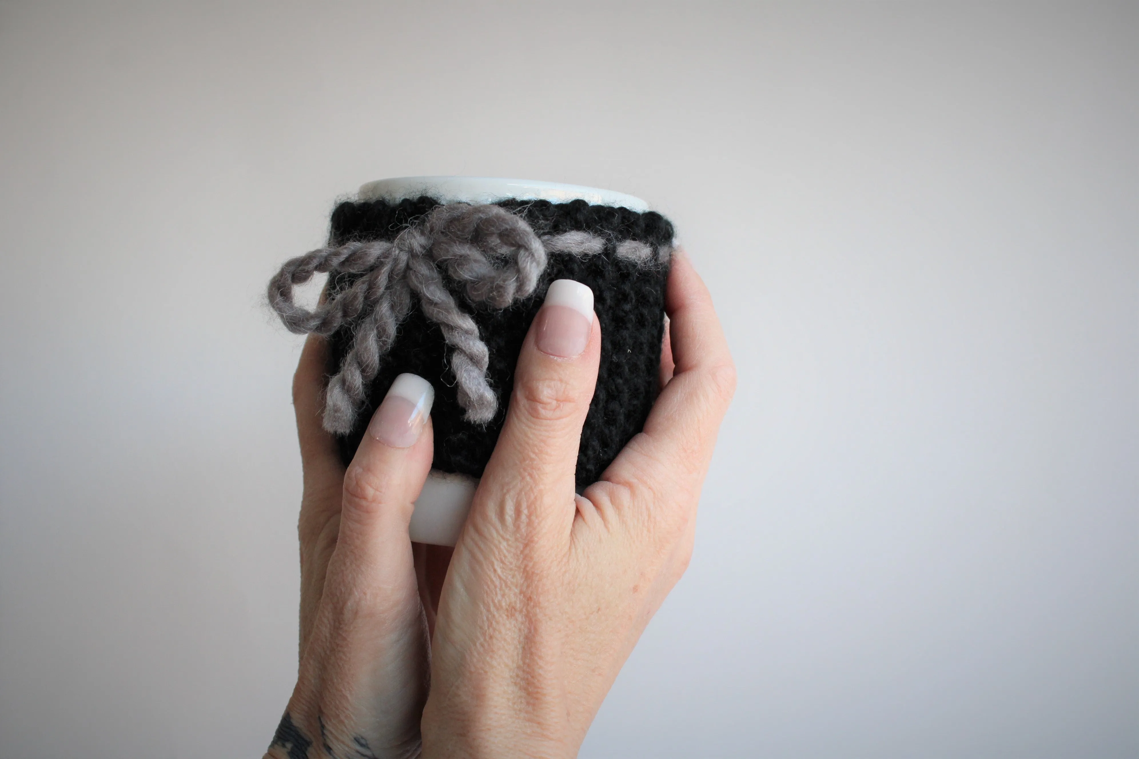 Handknit Mug Cozy with Bow and Buttons, Prototype