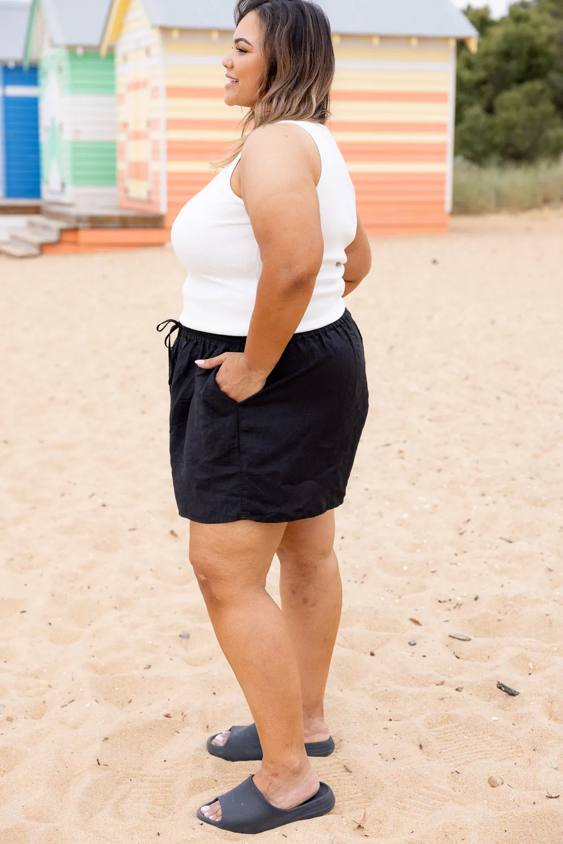 Harlow Linen Blend Shorts in Black