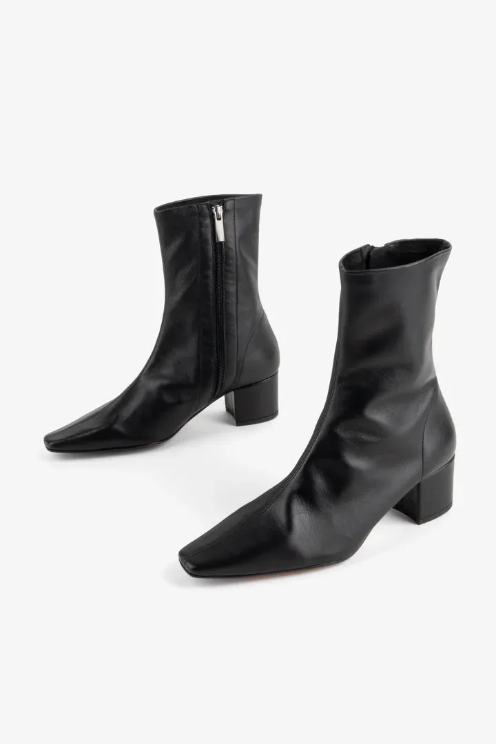 IB CARLTON BLACK BOOTIES