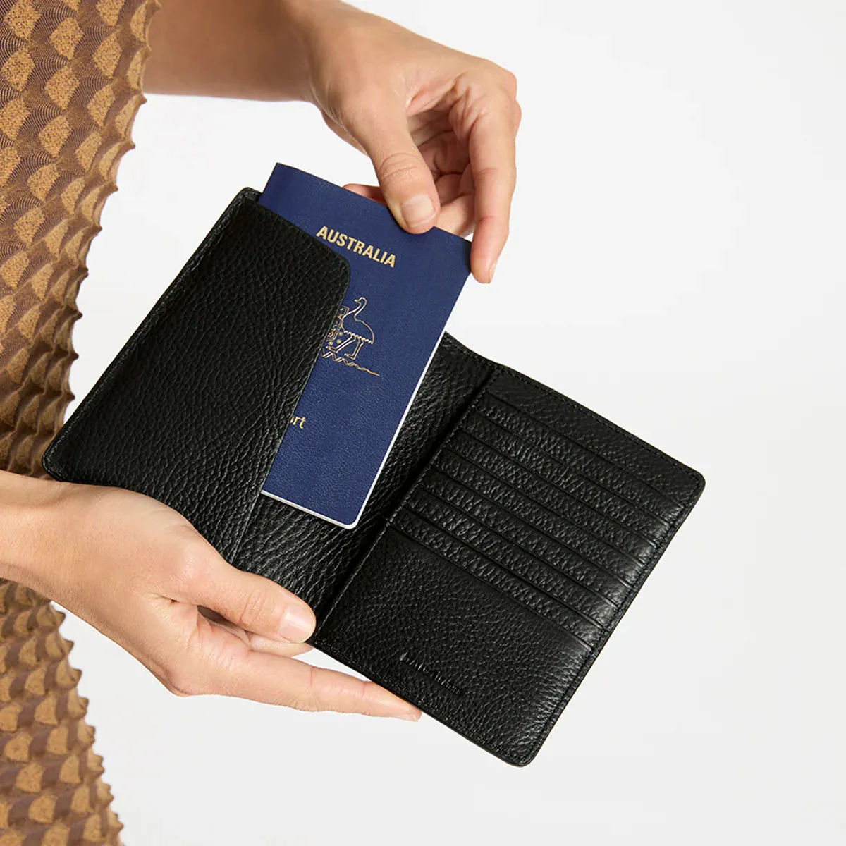 IN TRANSIT TRAVEL WALLET (Black)