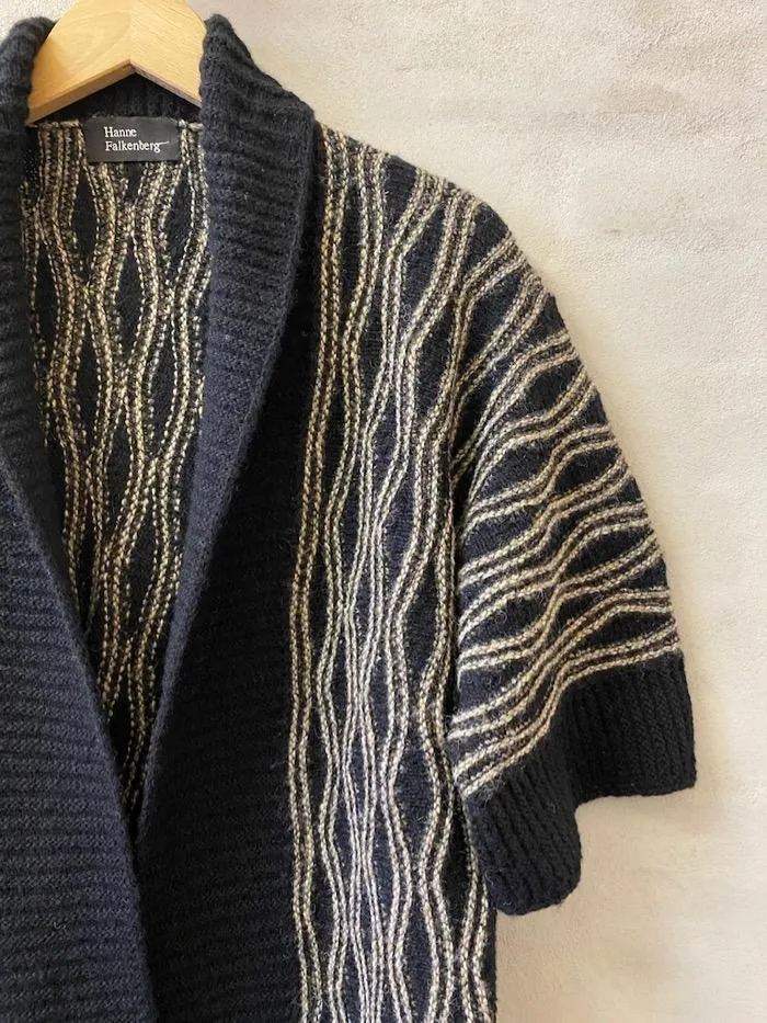 Lagune cardigan by Hanne Falkenberg, No 20 knitting kit