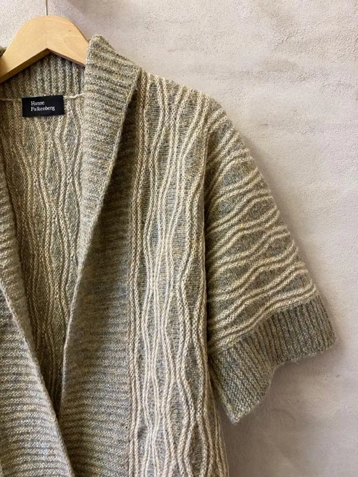 Lagune cardigan by Hanne Falkenberg, No 20 knitting kit