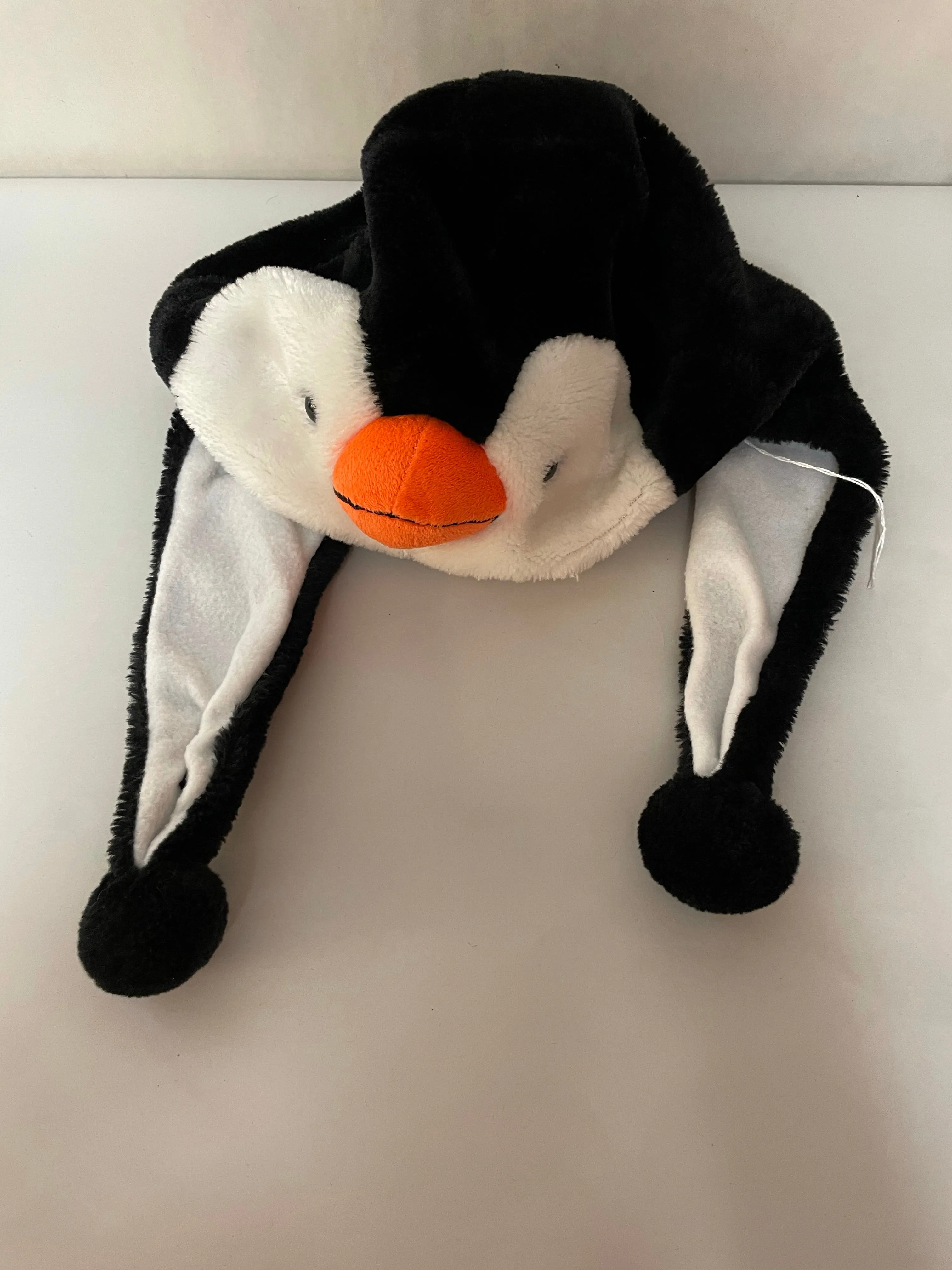 <€€ Winter Wear Boys/Girls Hat Wild Critters Plush "Perry Penguin" Super Soft Warm Fun
