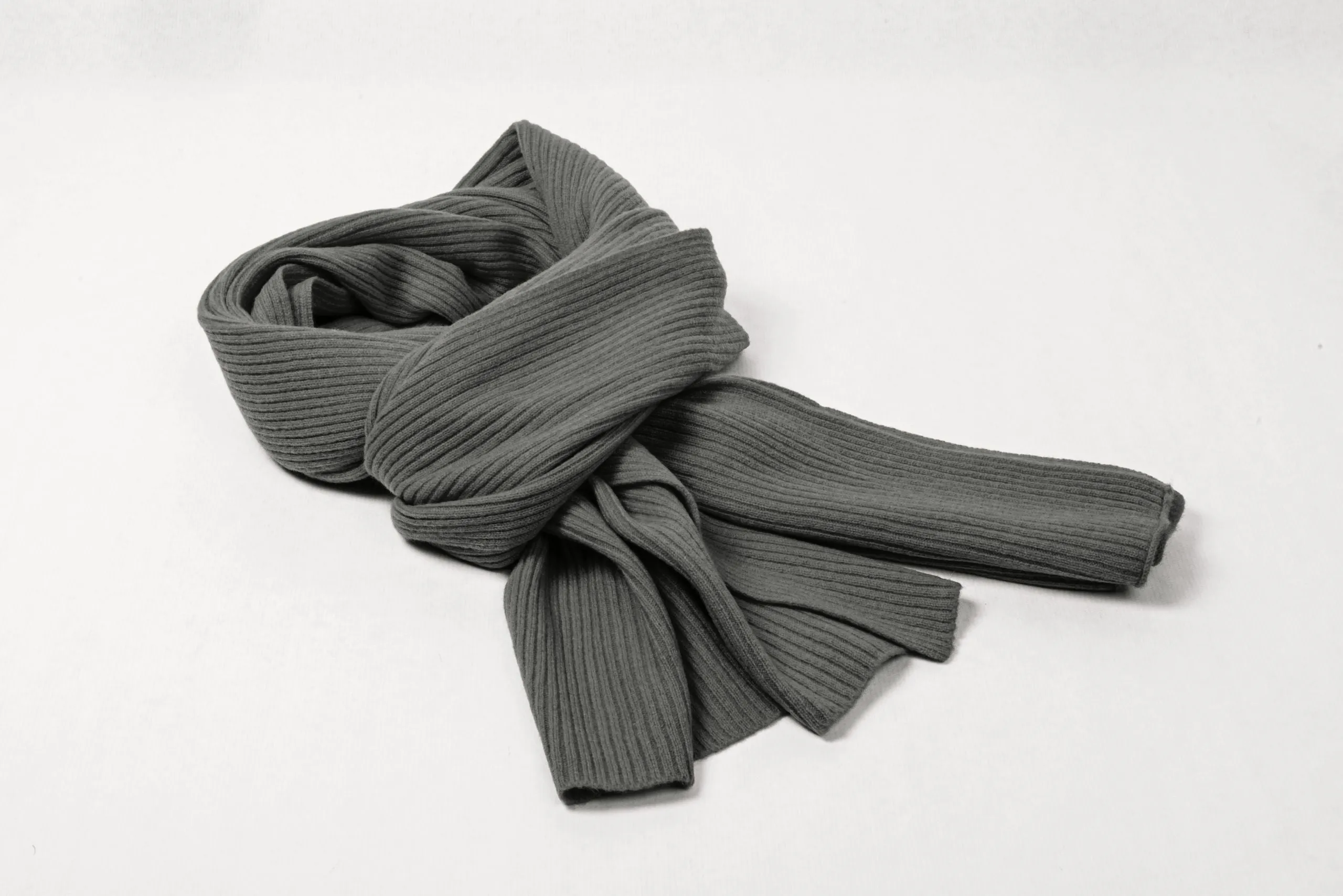 Luxurious Ribbed Cashmere Scarf