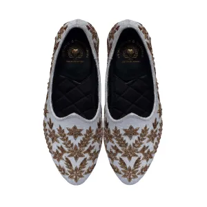 Men's White Jalsa Jutti With Golden Dapka Leaf Decorative Embroidery