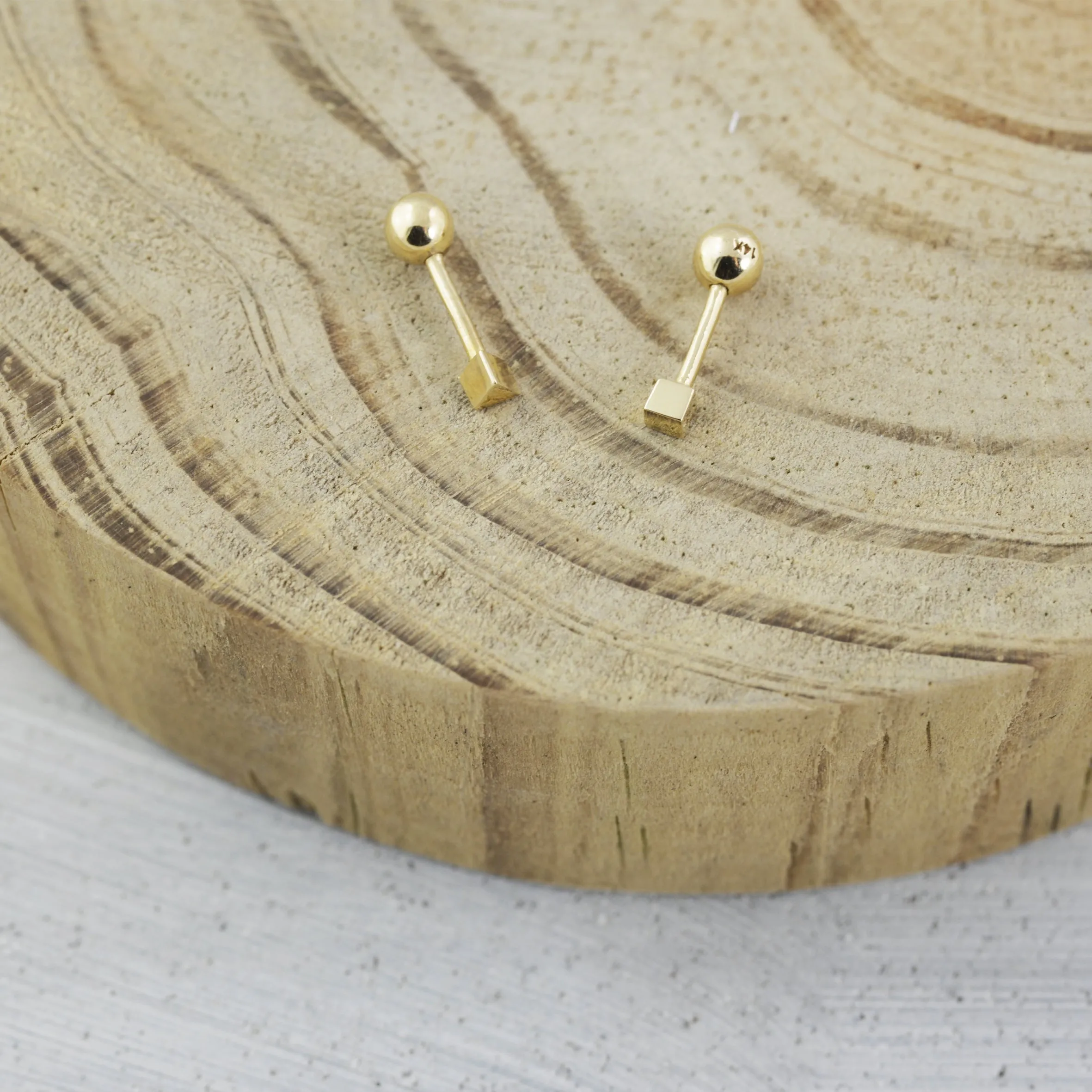 Minimal triangle Piercing (single) - 14K/ 18K Gold
