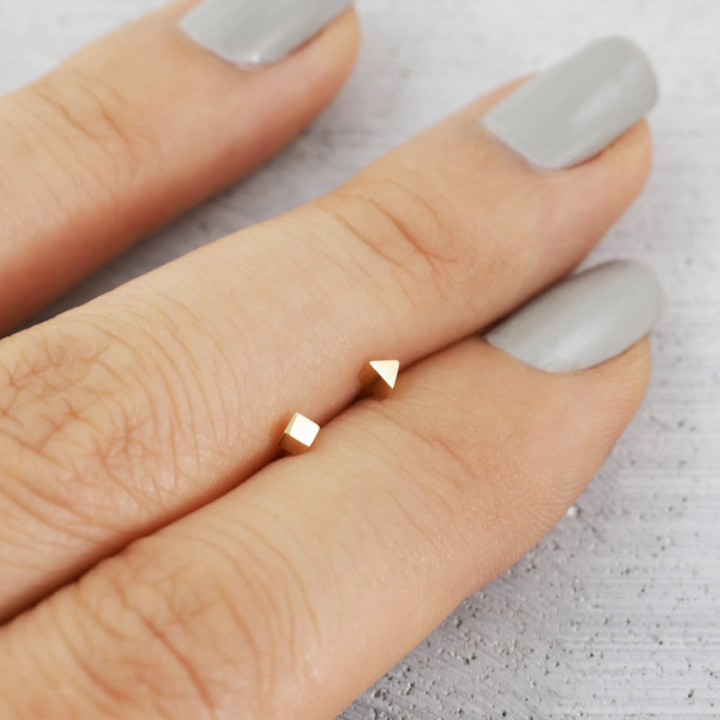 Minimal triangle Piercing (single) - 14K/ 18K Gold