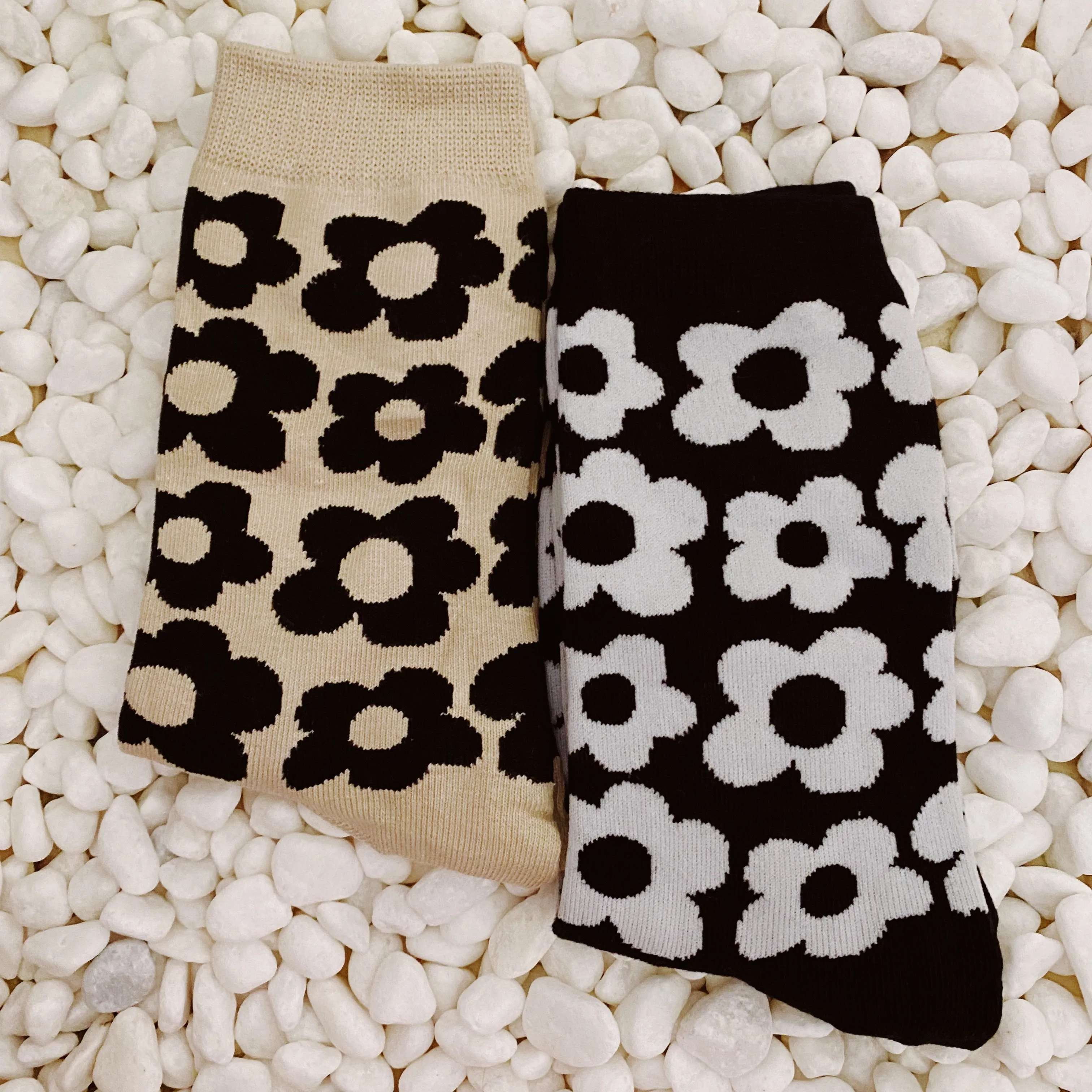 Modern Daisy Socks Set Of 2 Pairs