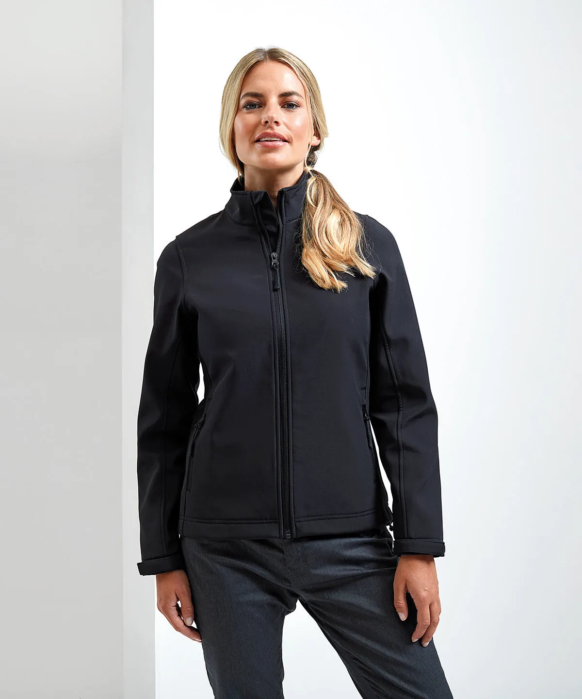 Navy - Women’s Windchecker® printable and recycled softshell jacket