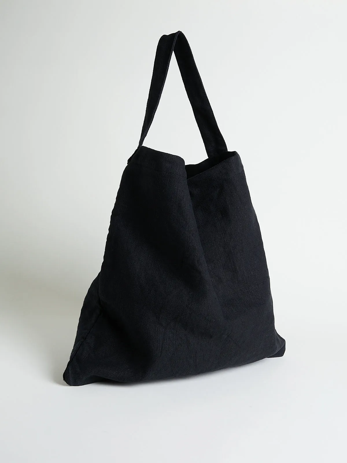 Original Tote ML in Black Linen