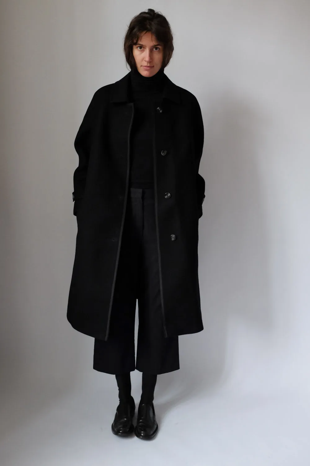 PURE WOOL BLACK MINIMAL COAT