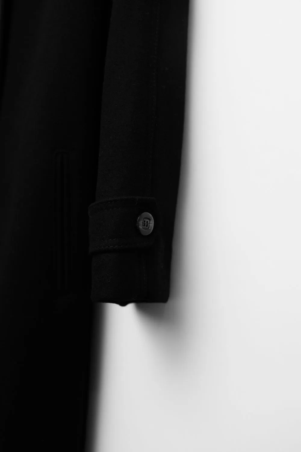 PURE WOOL BLACK MINIMAL COAT