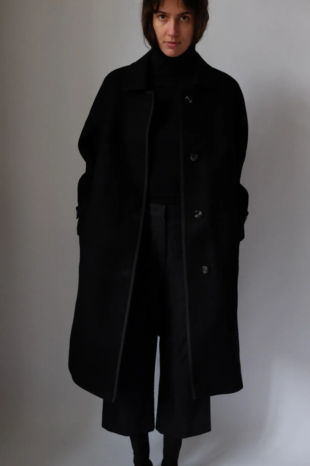 PURE WOOL BLACK MINIMAL COAT
