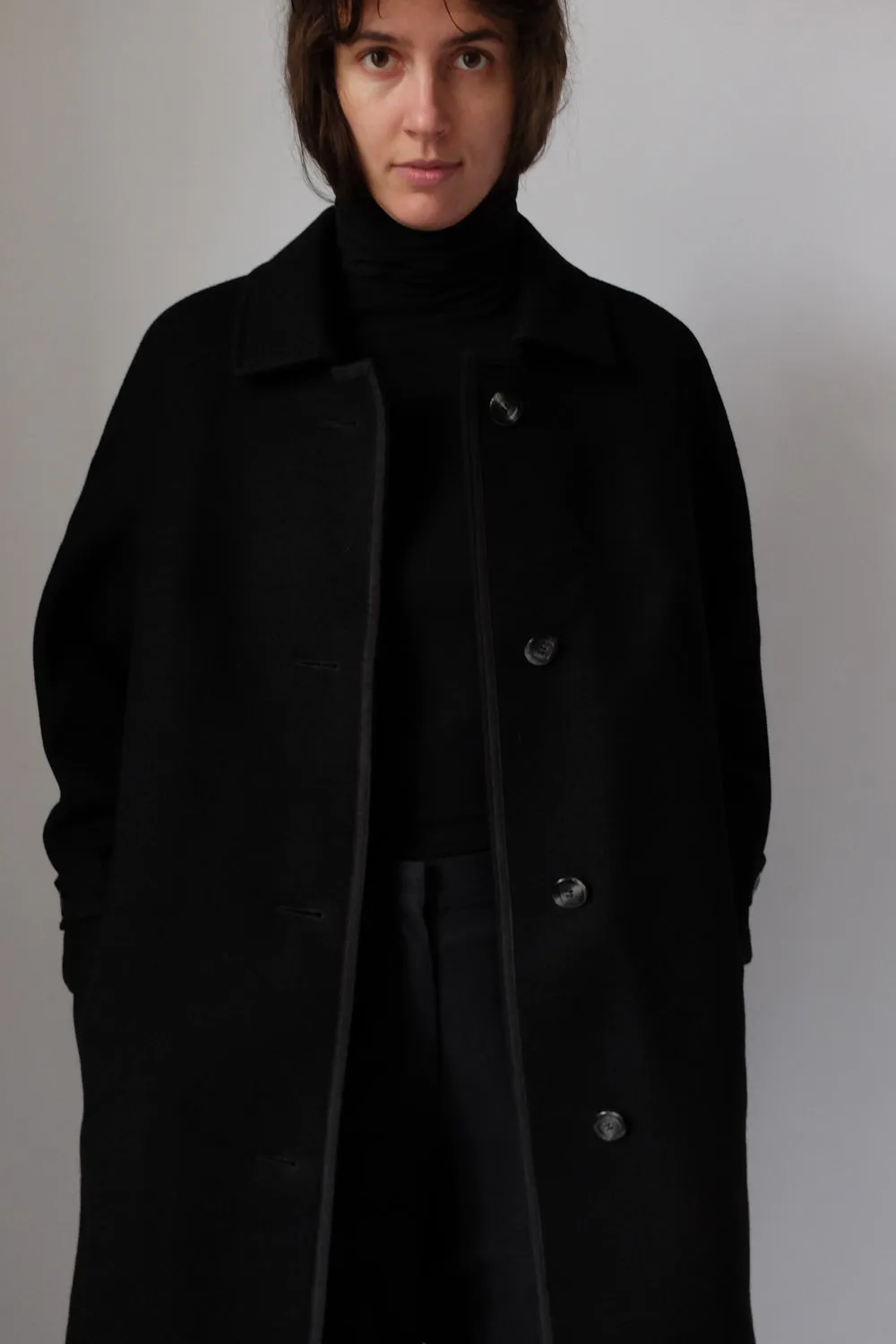 PURE WOOL BLACK MINIMAL COAT