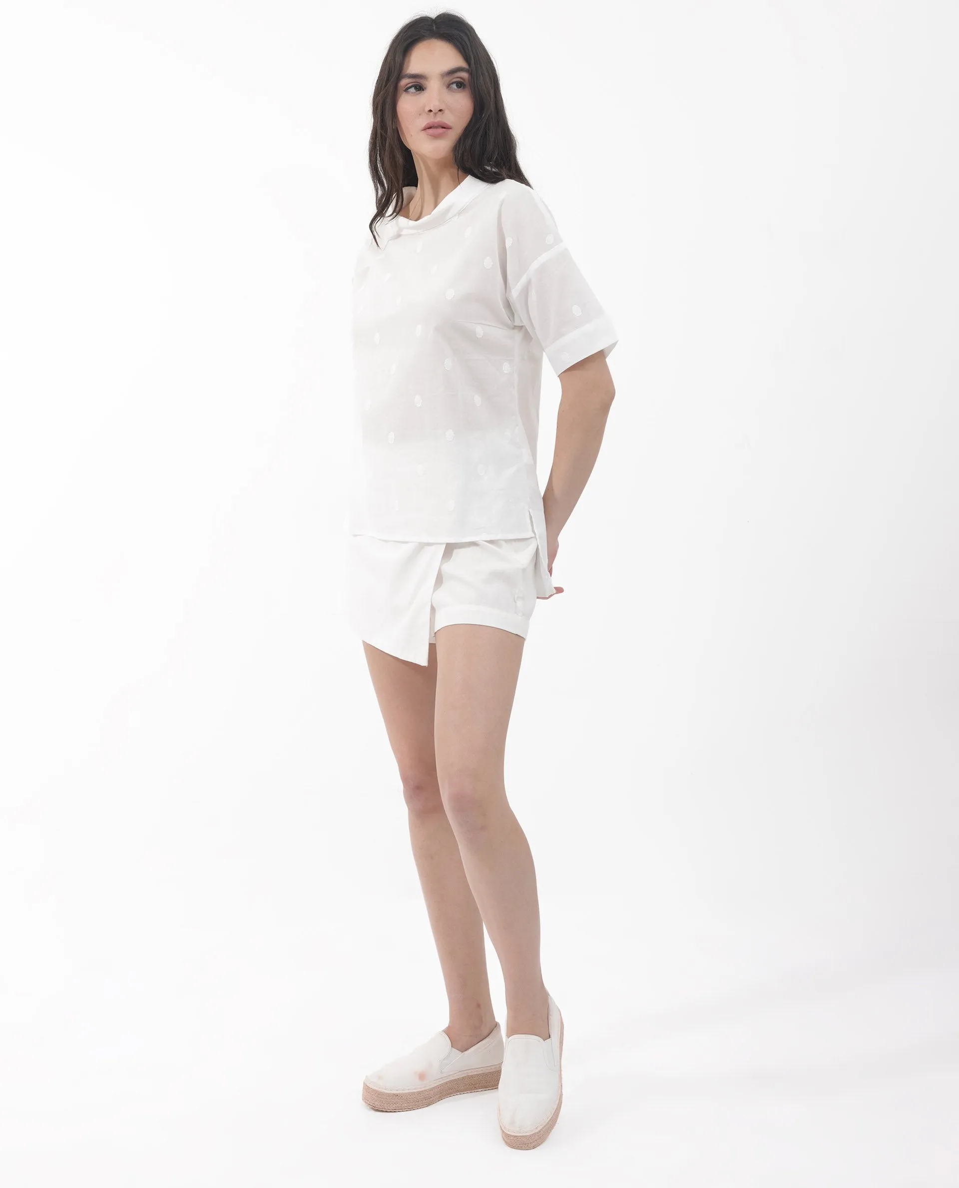 Rareism Women Raviolt White Cotton Fabric Regular Sleeves V-Neck Solid Regular Length Top