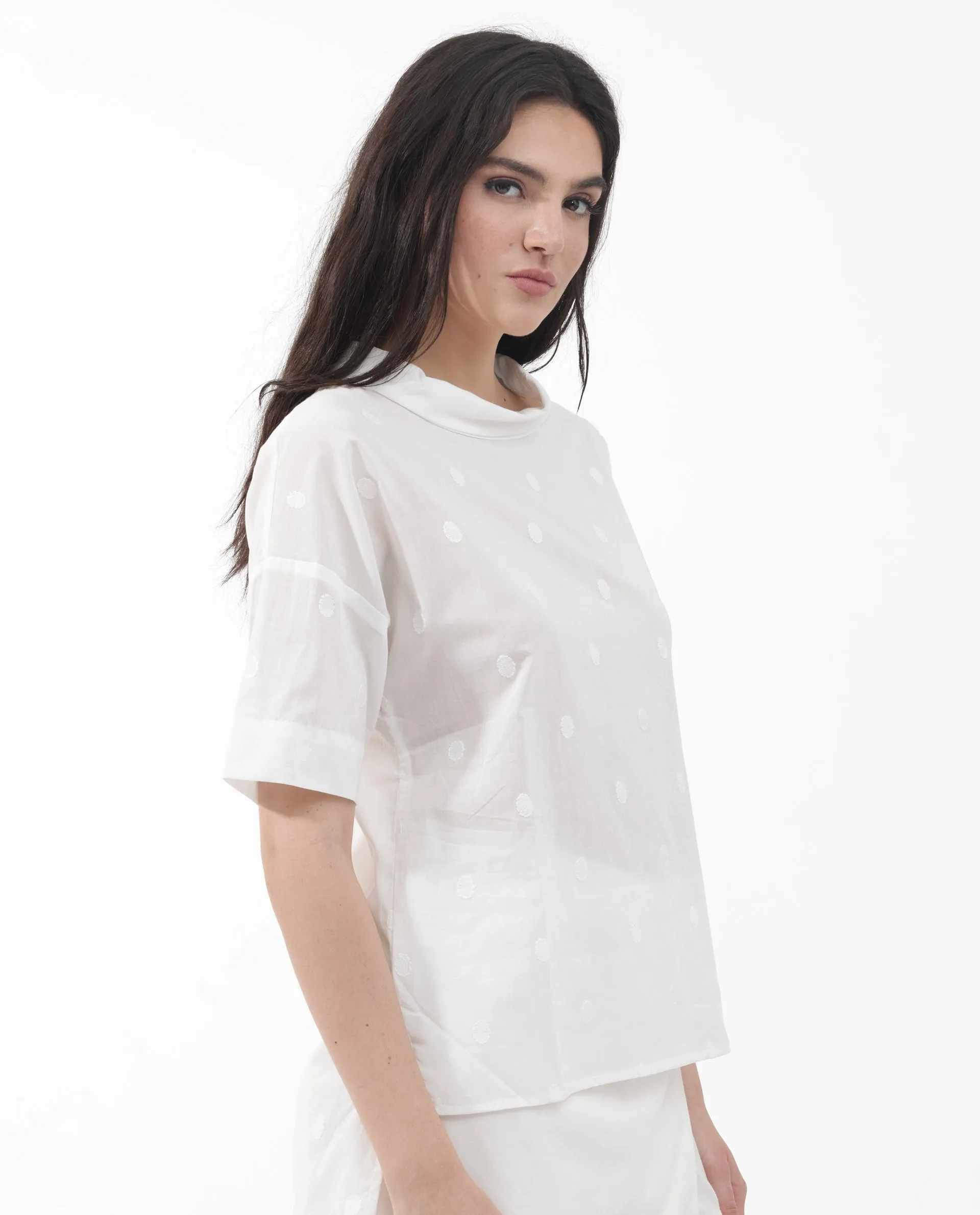 Rareism Women Raviolt White Cotton Fabric Regular Sleeves V-Neck Solid Regular Length Top