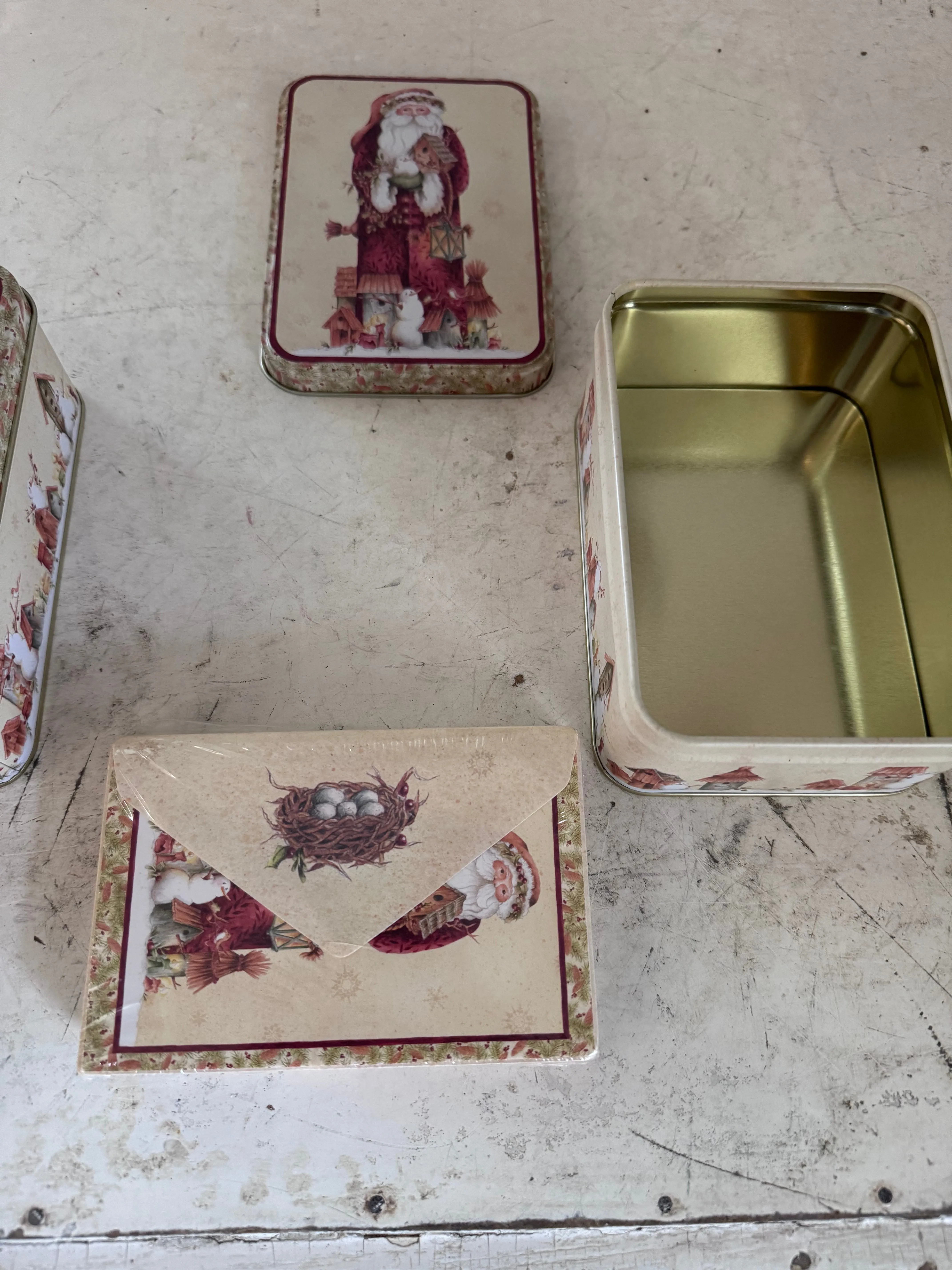 Santa tin with greeting cards and envelopes - sold individually