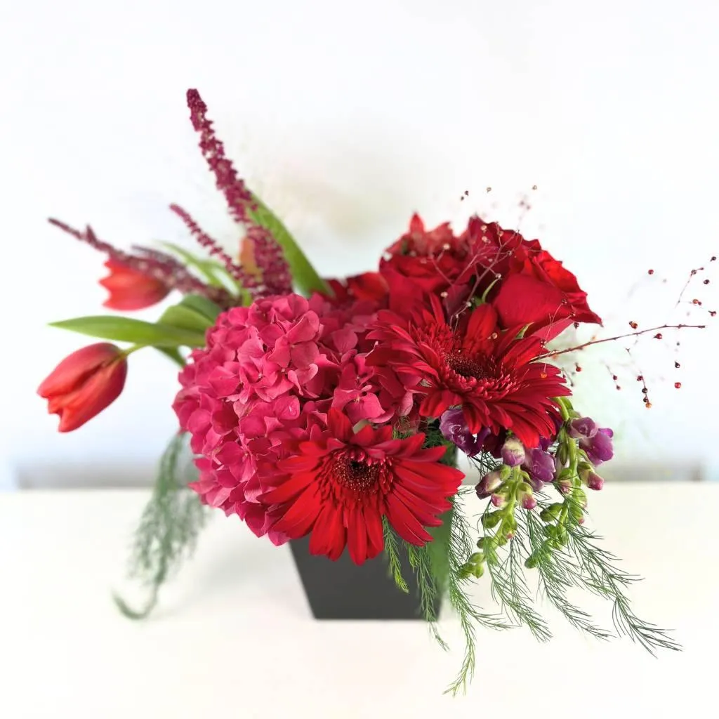 Scarlet Kiss Flower Arrangement