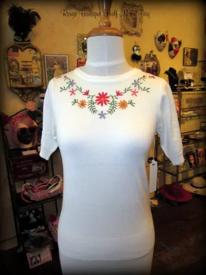 Short sleeve retro sweater with embroidery