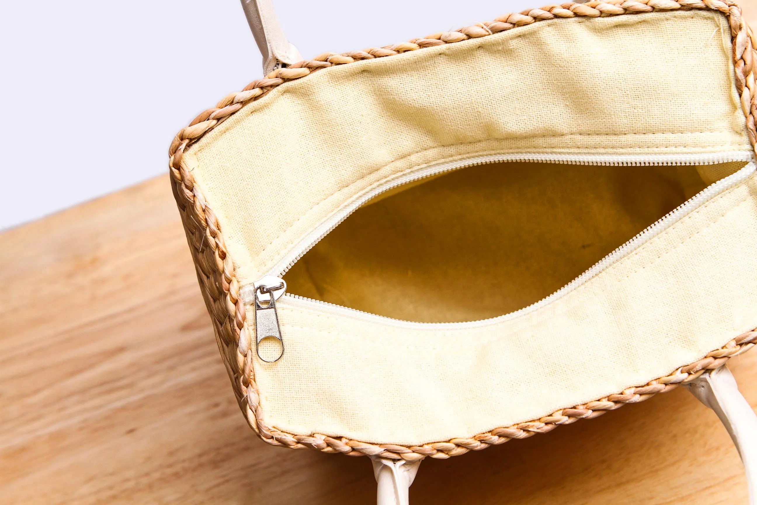 Sil Thin Chao Pha Ya - Natural straw wicker handbag (white)