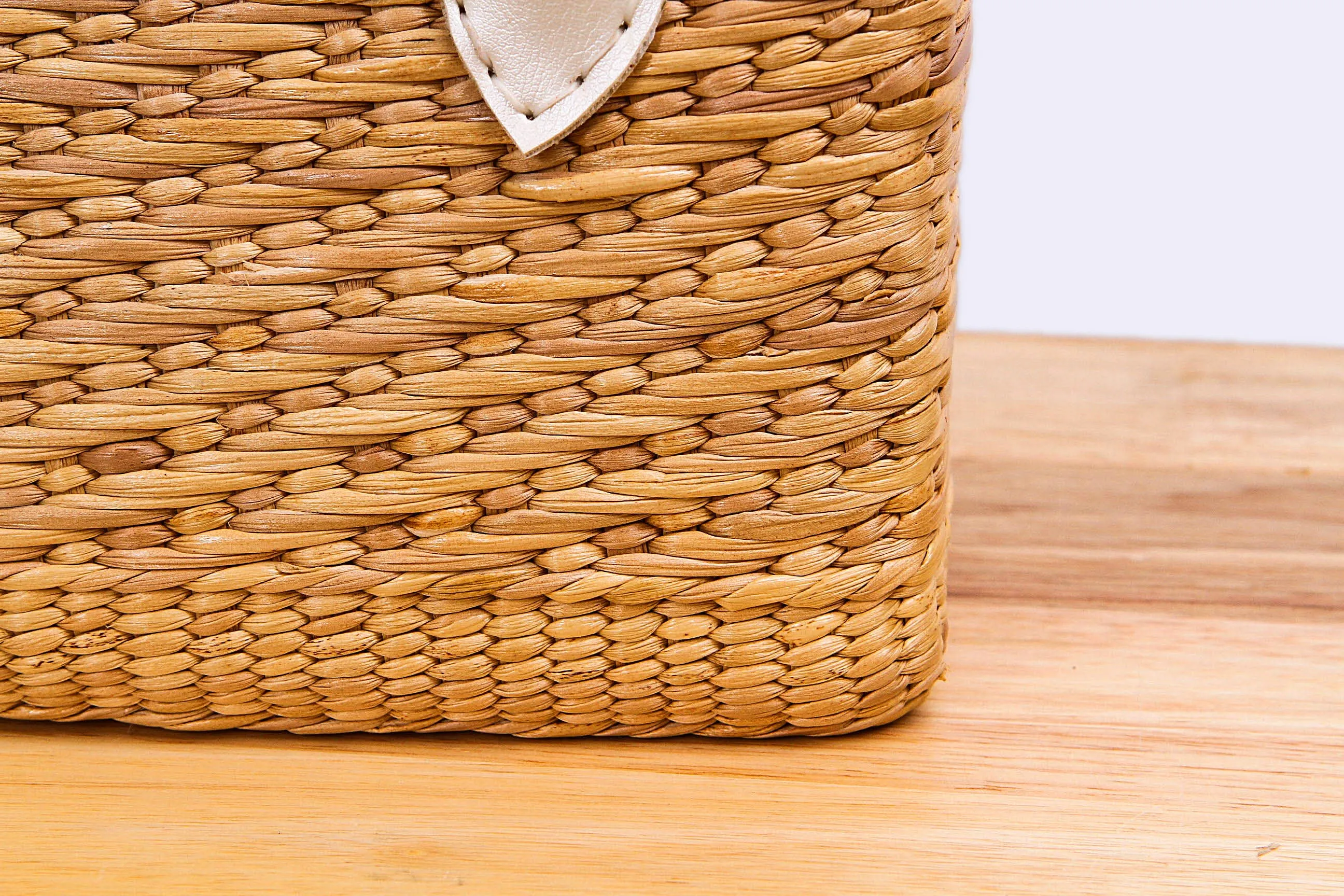 Sil Thin Chao Pha Ya - Natural straw wicker handbag (white)
