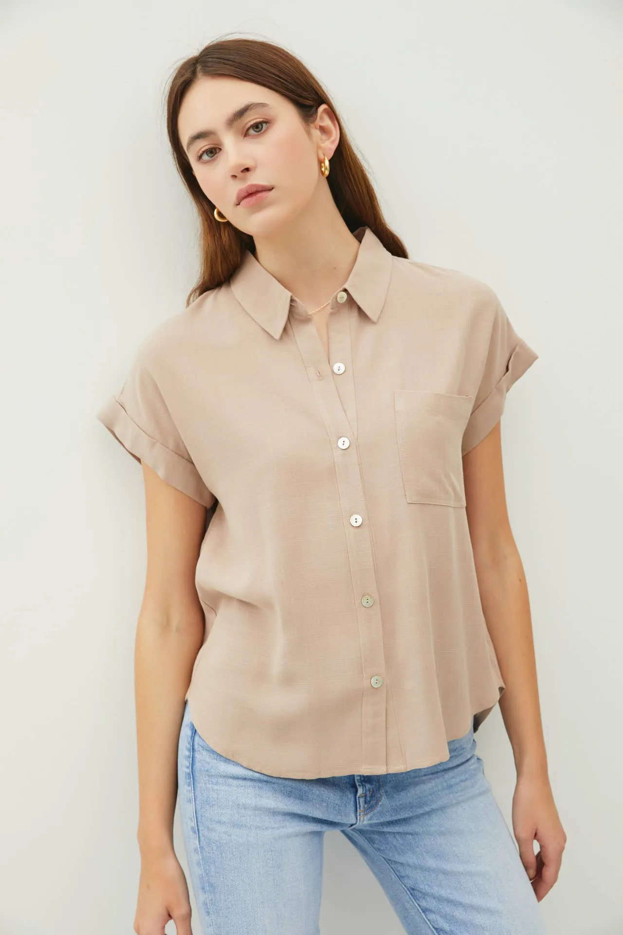 SOLID SHORT SLEEVE BUTTON DOWN SHIRT