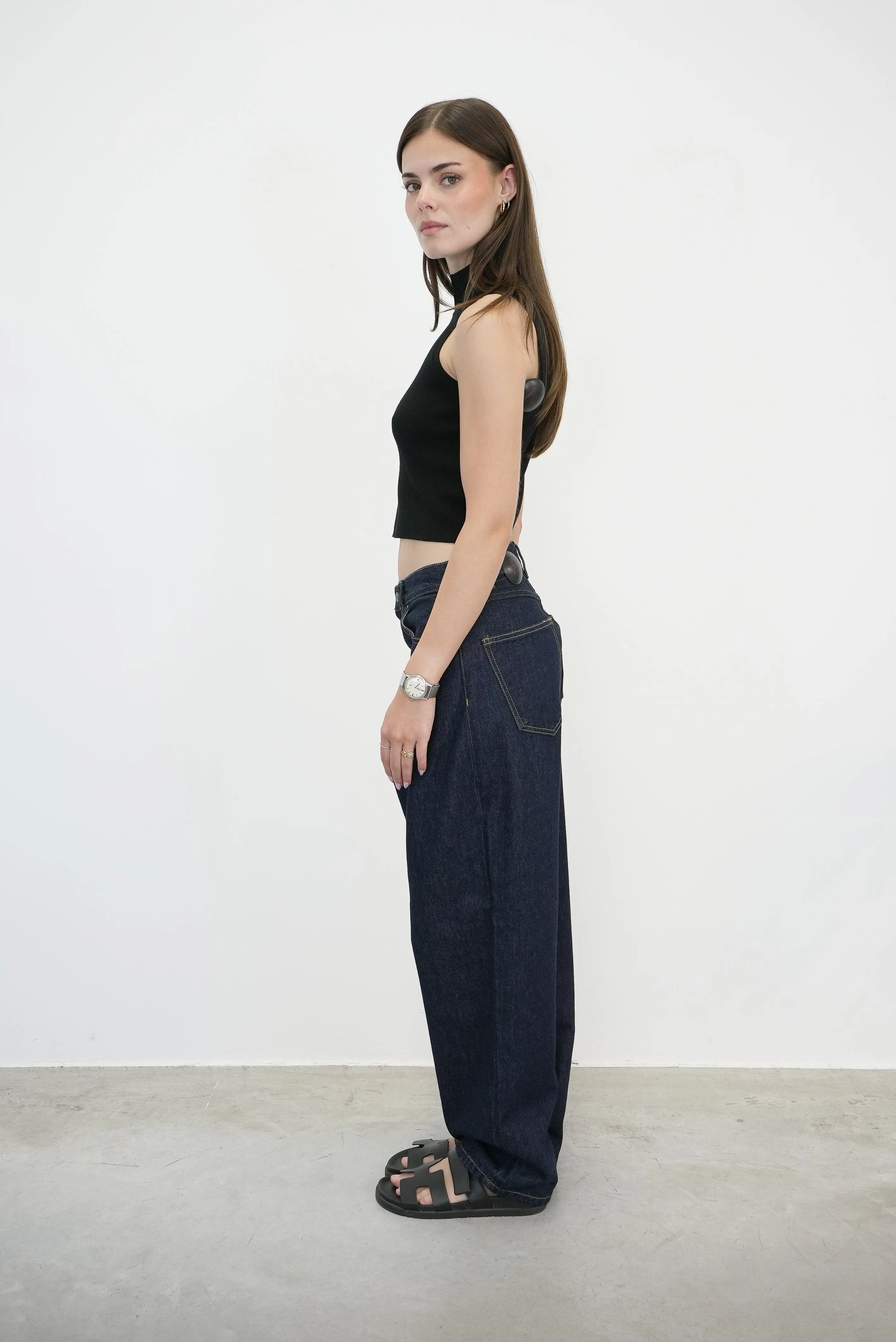 TARY SLEEVELESS TURTLENECK CROP TOP