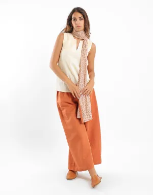 Top sleeveless with a square neckline