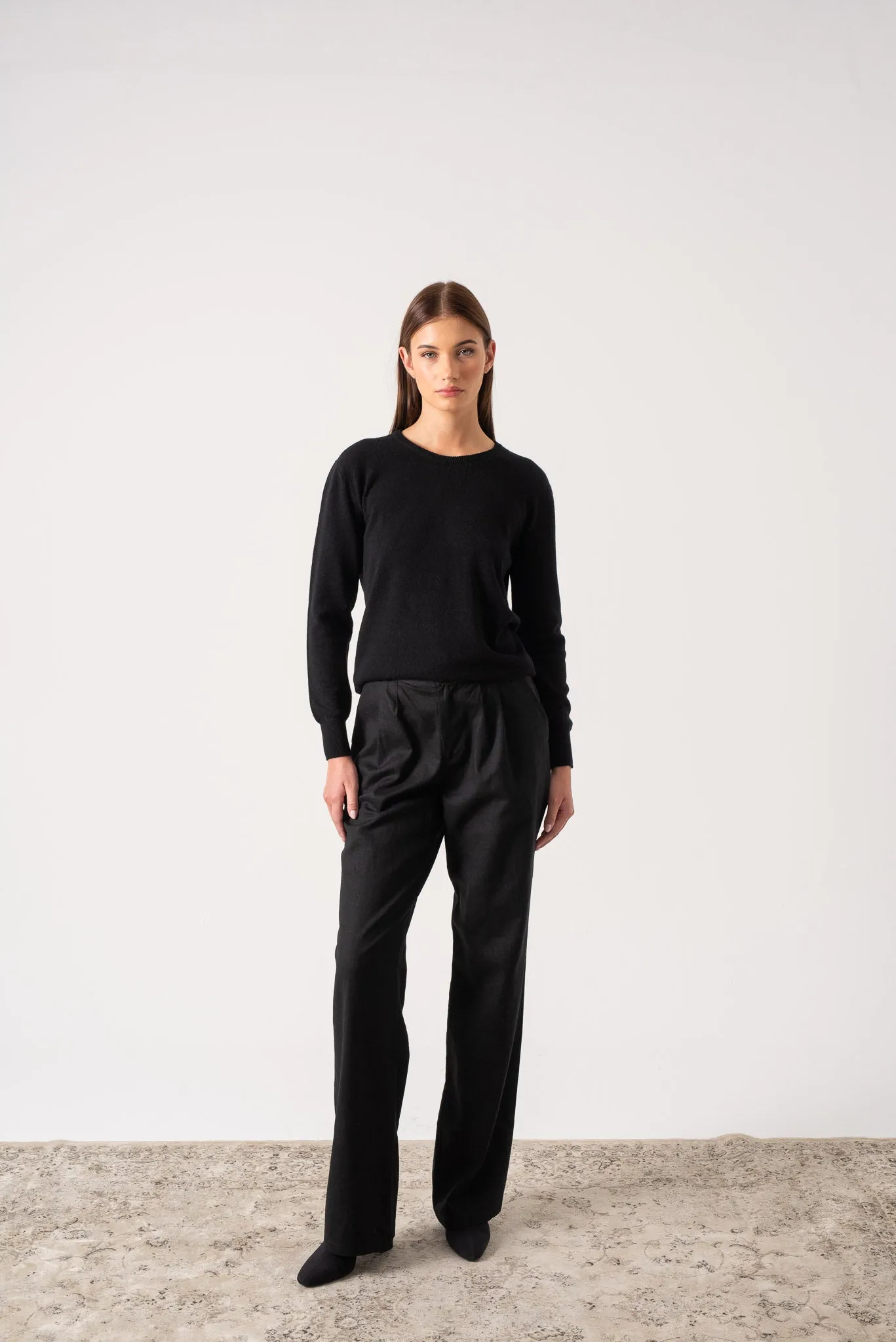Velare Crewneck 100% Cashmere Sweater Black
